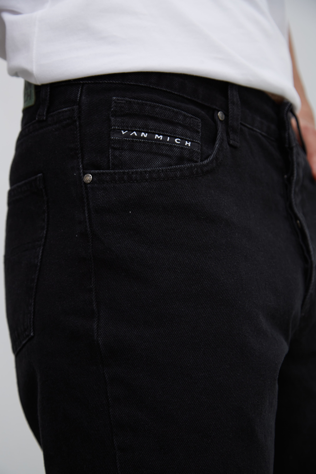 VM-231-33-011 Джинсы Carot  Van Mich Черный