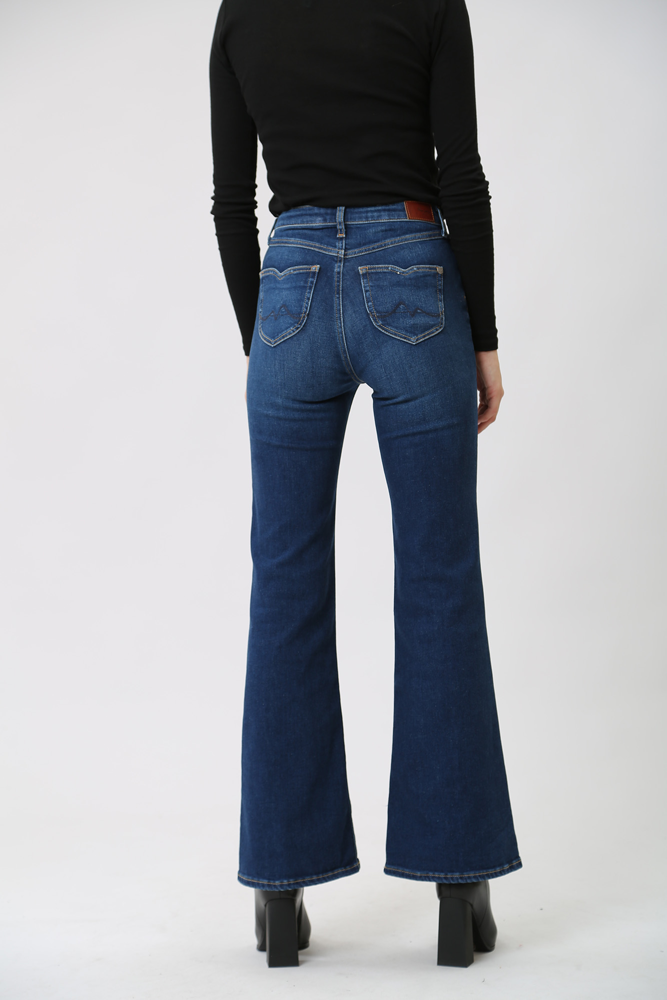 PL204597CT5 джинсы  slim fit flare uhw  pepe jeans 