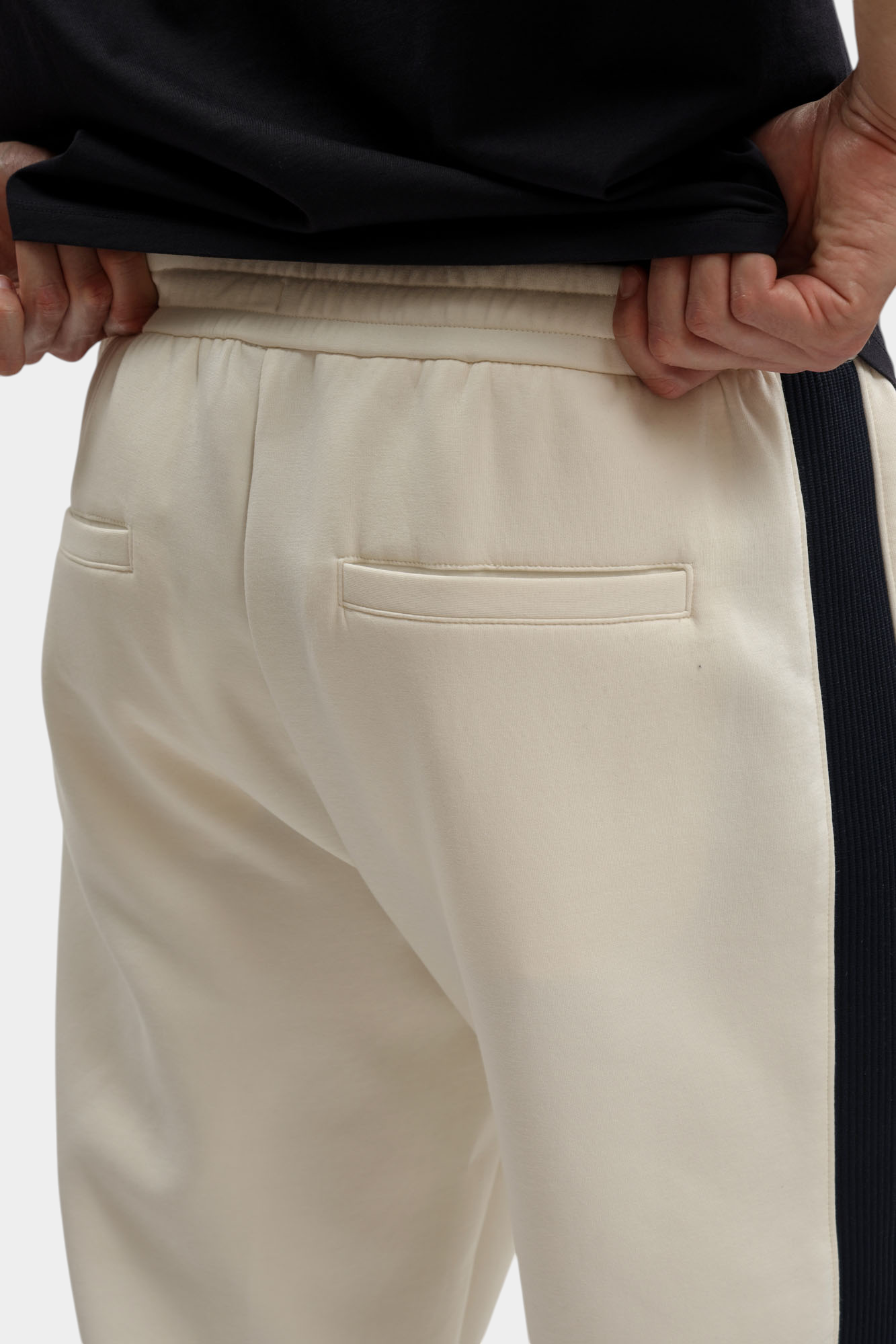 XM002368_AF13047 Брюки Armani Exchange Бежевый