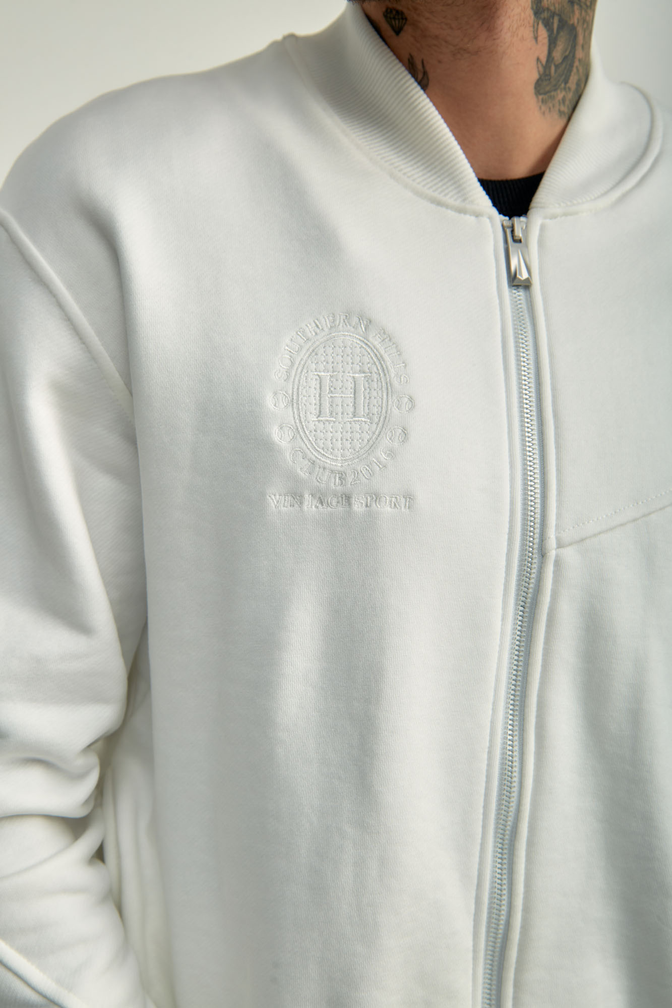 M-241-P-20-0085 Тректоп The Hills Белый