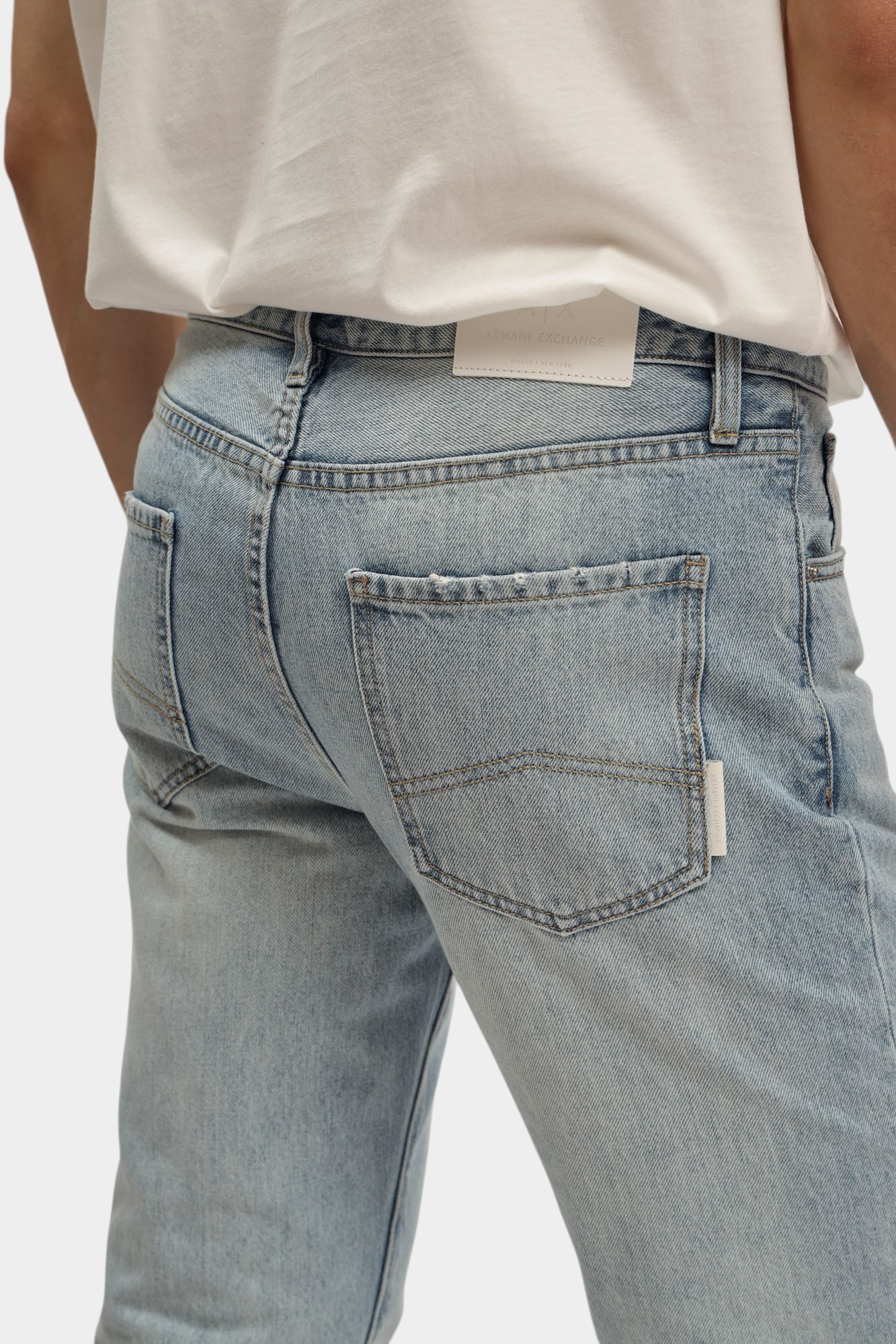 XM000049_AF18820 Джинсы узкие Armani Exchange Голубой