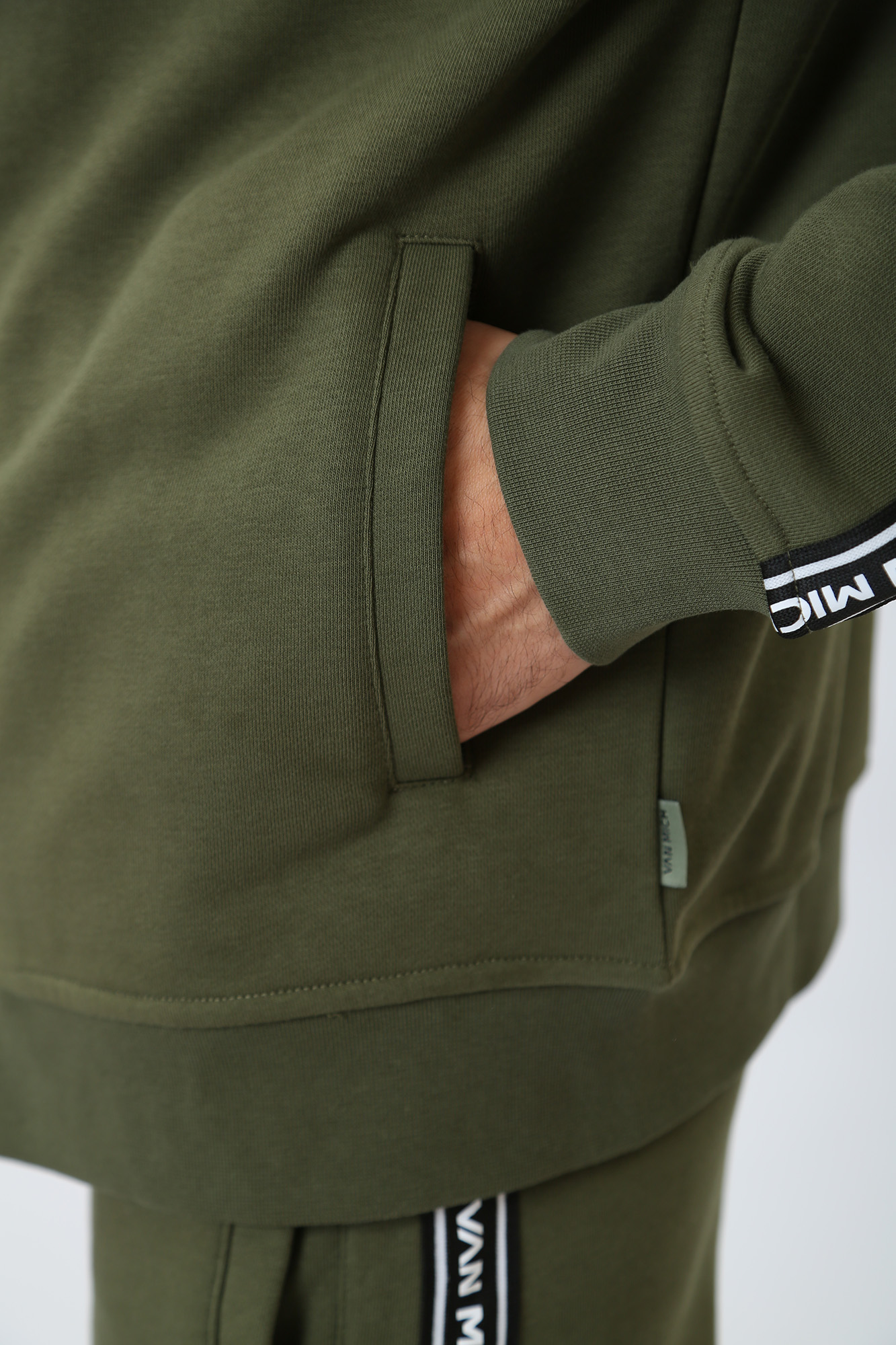 VM-231-20-018 Толстовка на молнии Van Mich Хаки