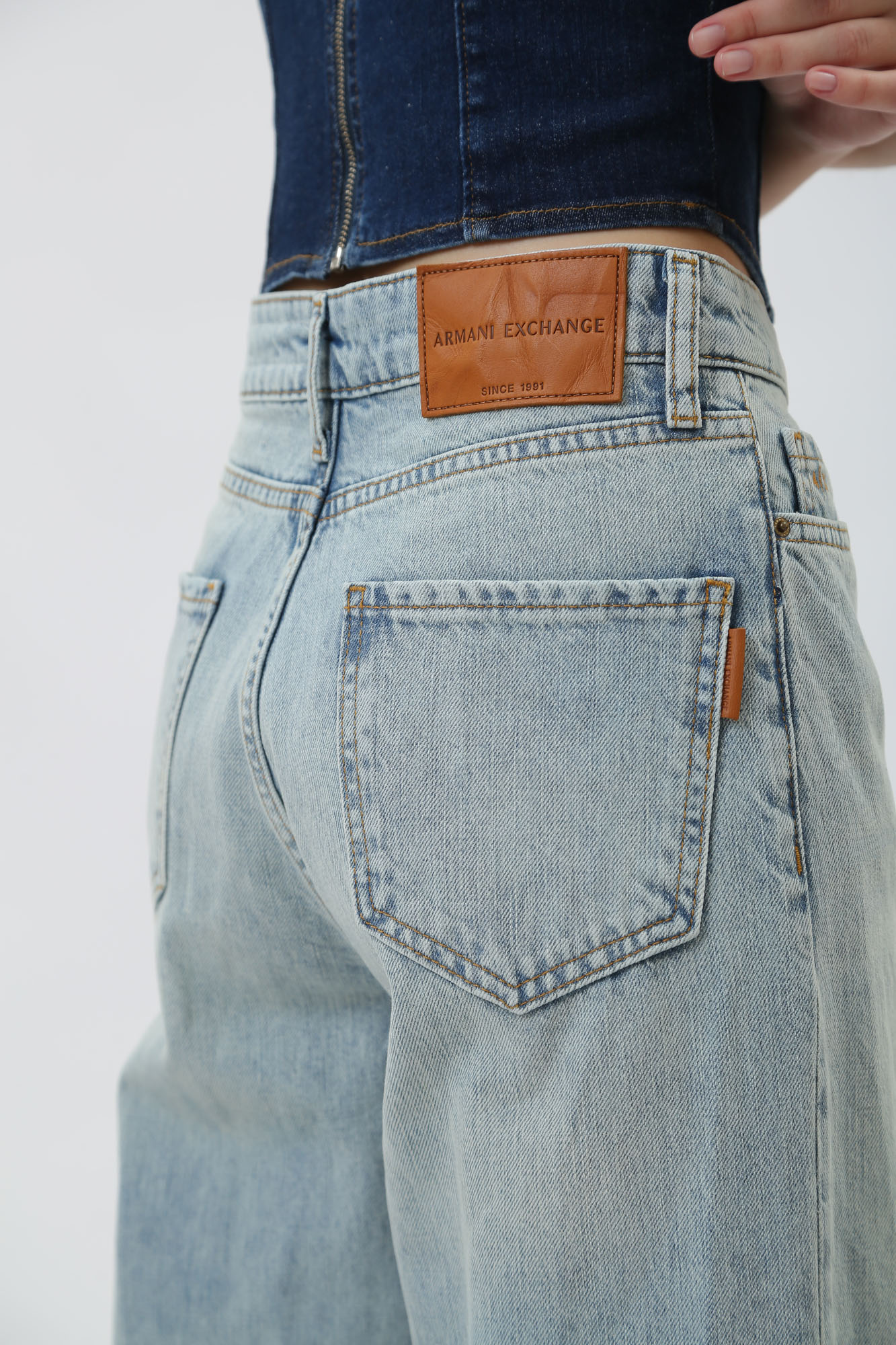 3DYJ51_Y27CZ брюки джинсовые armani exchange 