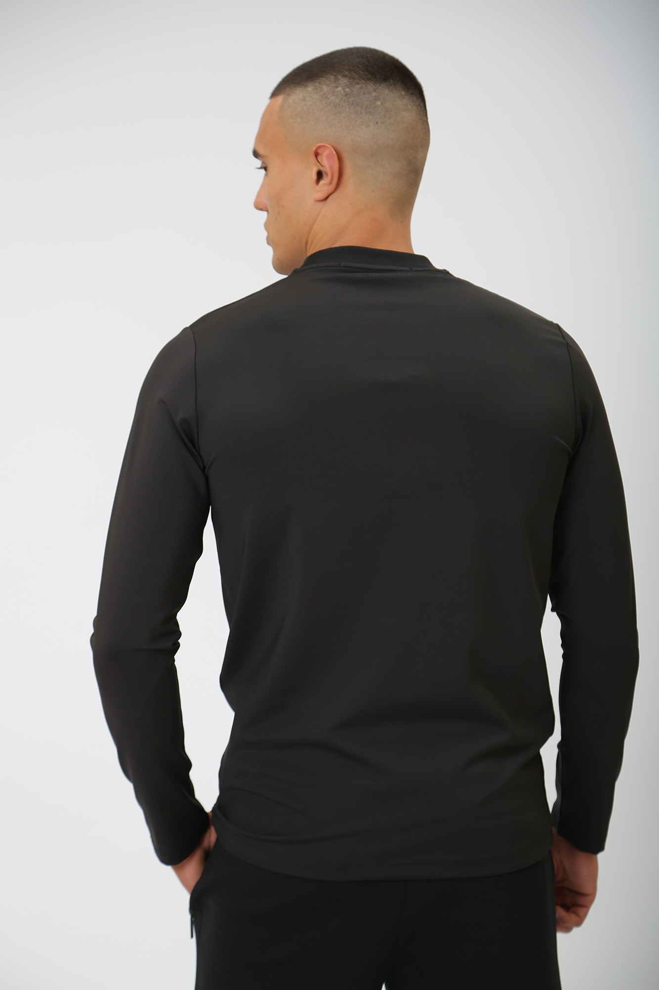 533233_755063 Лонгслив Karl Lagerfeld Черный