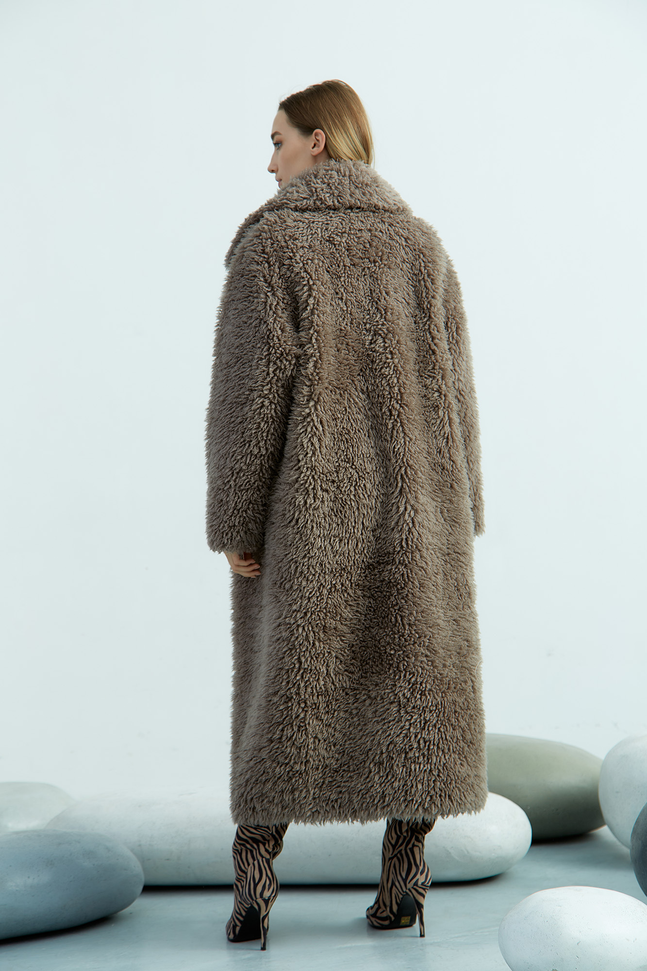 W-232-PLO-10721-330 шуба the hills 