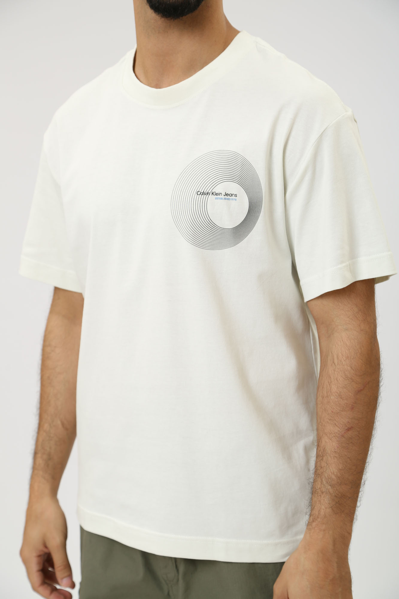 J30J325200 Футболка Calvin Klein Jeans Молочный