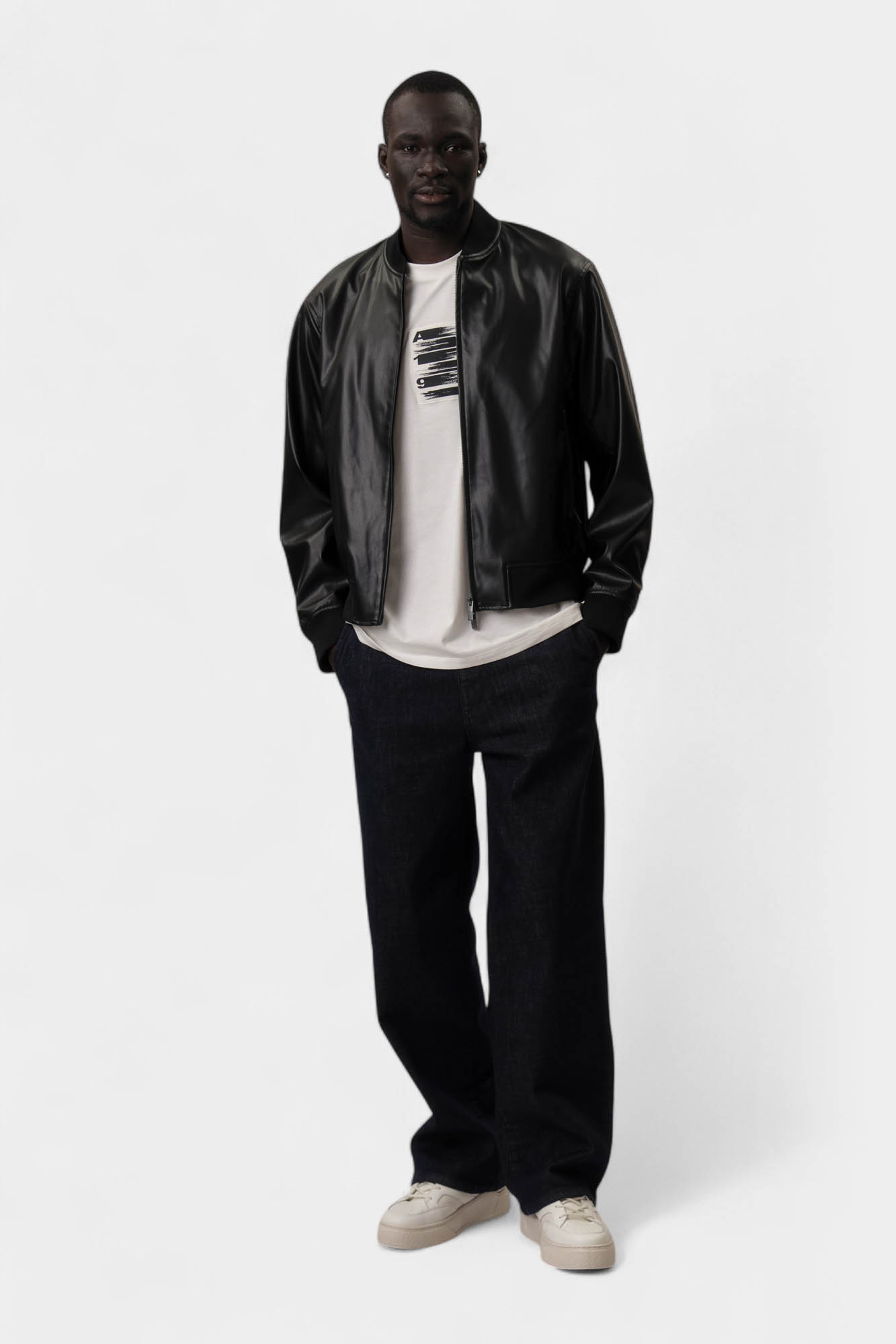 XM001241_AF14863 Бомбер кожаный Armani Exchange Черный