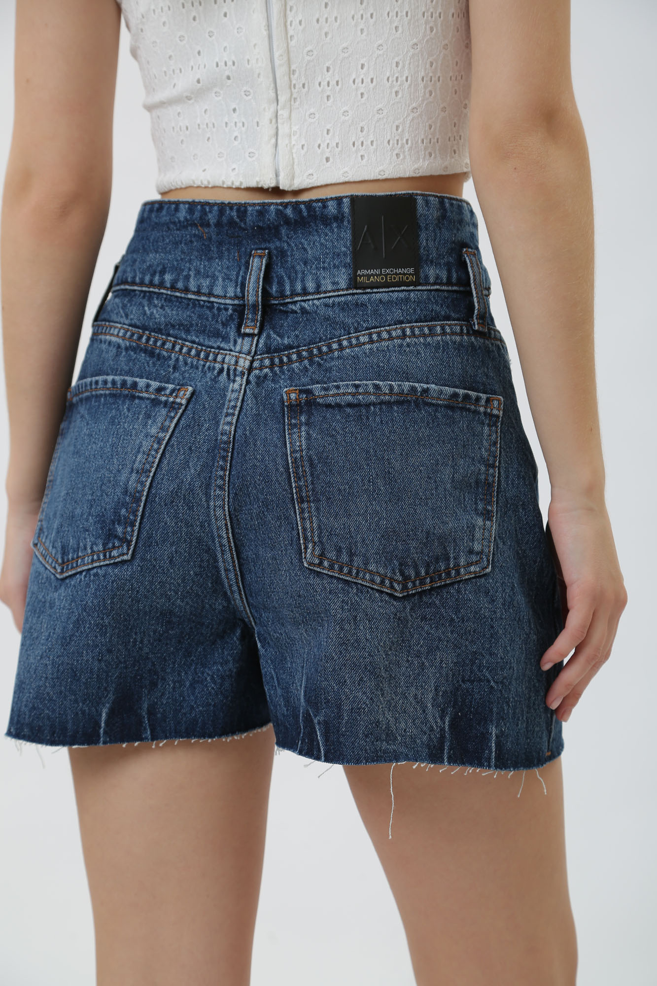 3DYJ71_Y16EZ шорты джинсовые armani exchange 