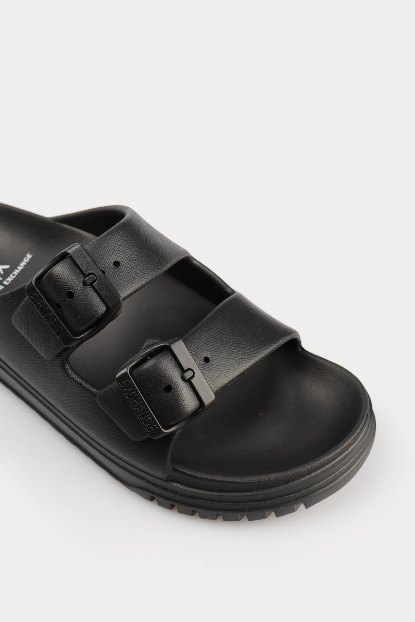 XDP043_XV821 Шлепанцы Armani Exchange Черный