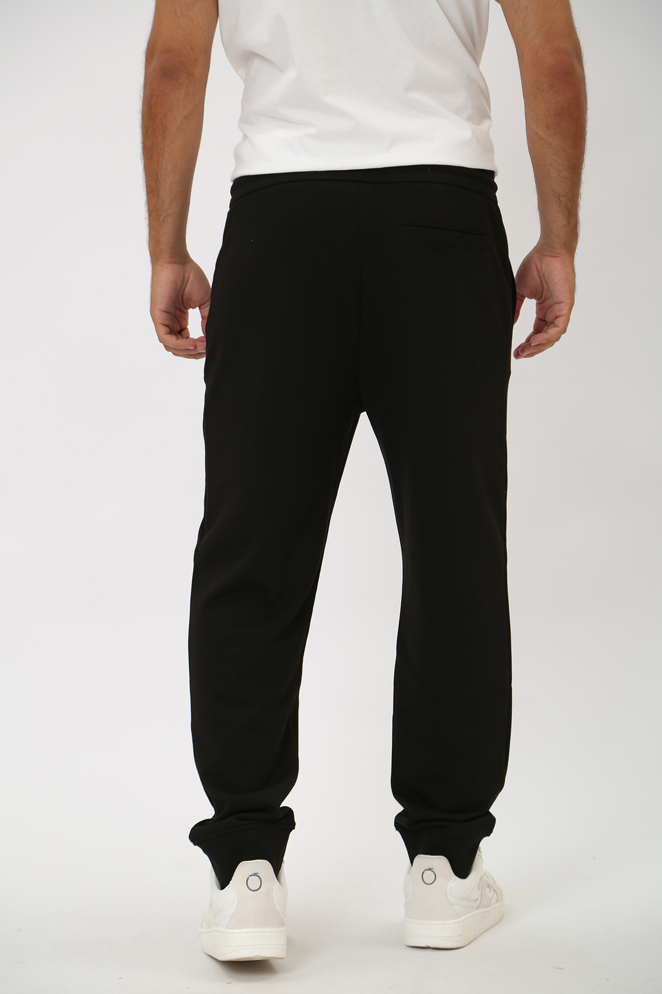 6RZPHE_ZJDGZ Брюки спортивные  Armani Exchange Черный