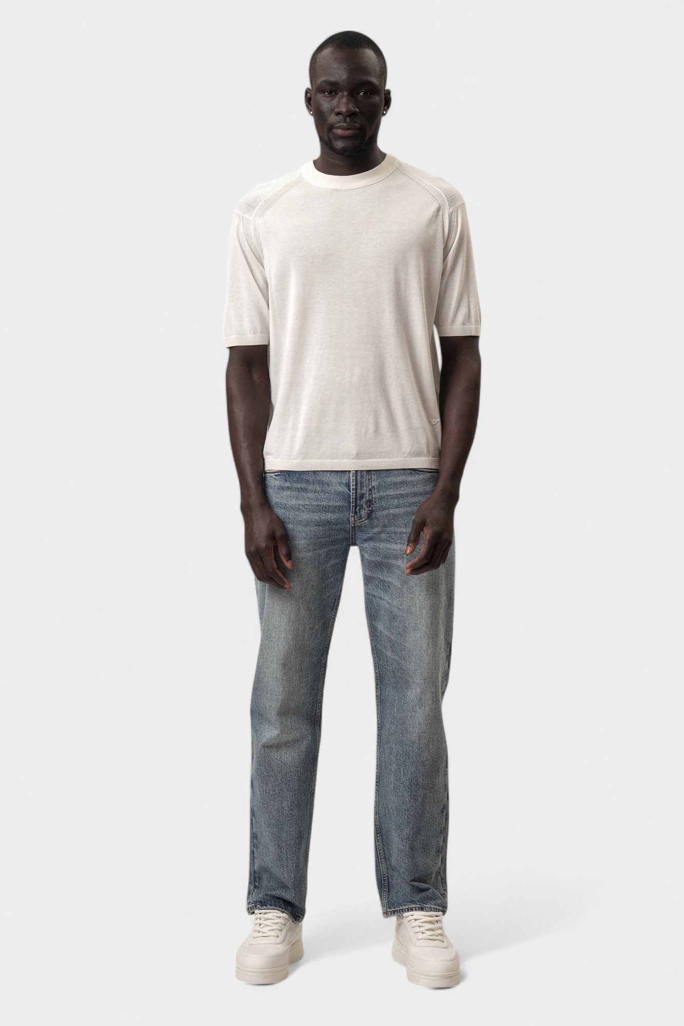 EM000672_AF13907 Футболка Emporio Armani Белый