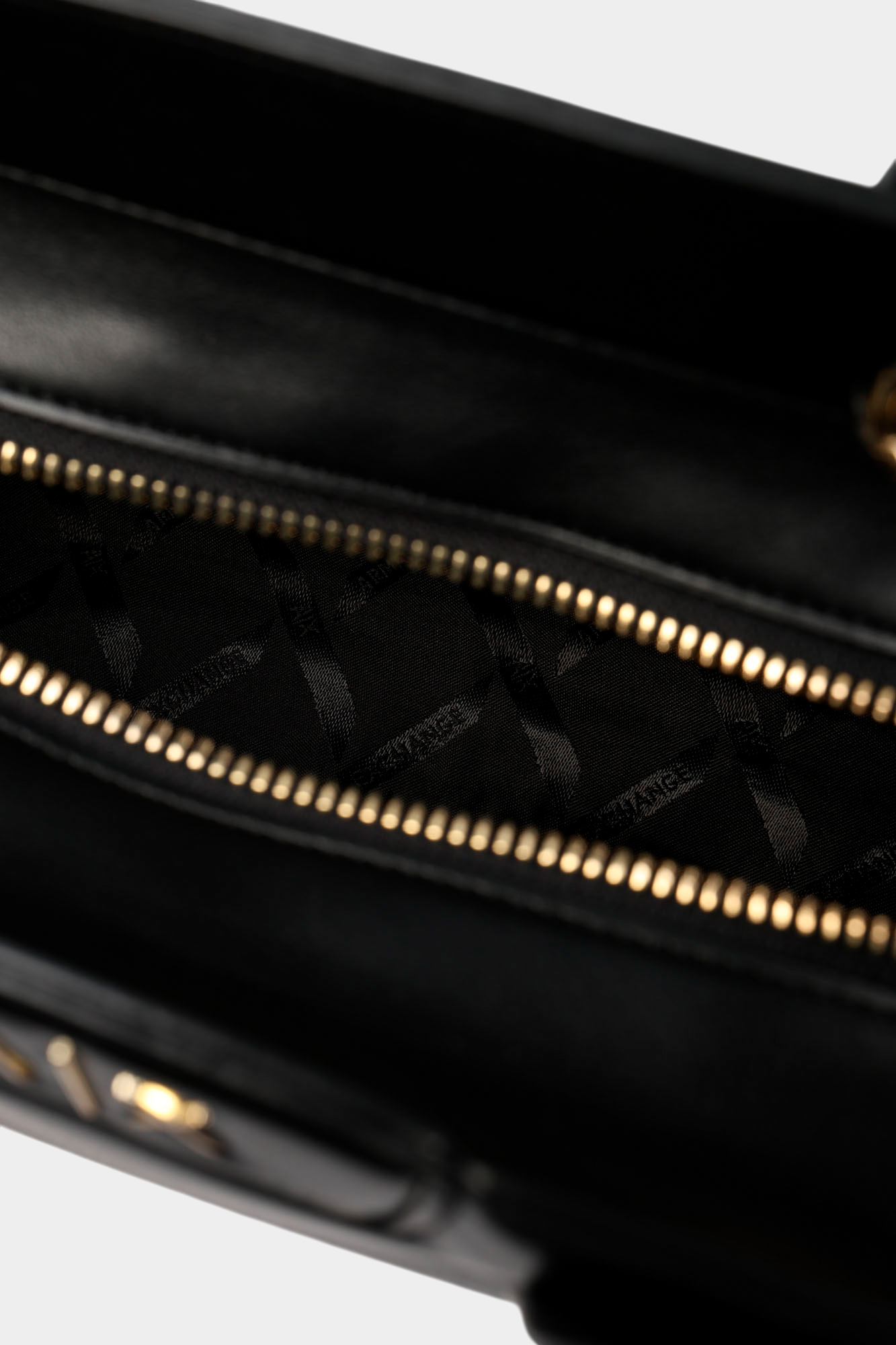 XW002159_AF19892 Сумка Armani Exchange Черный