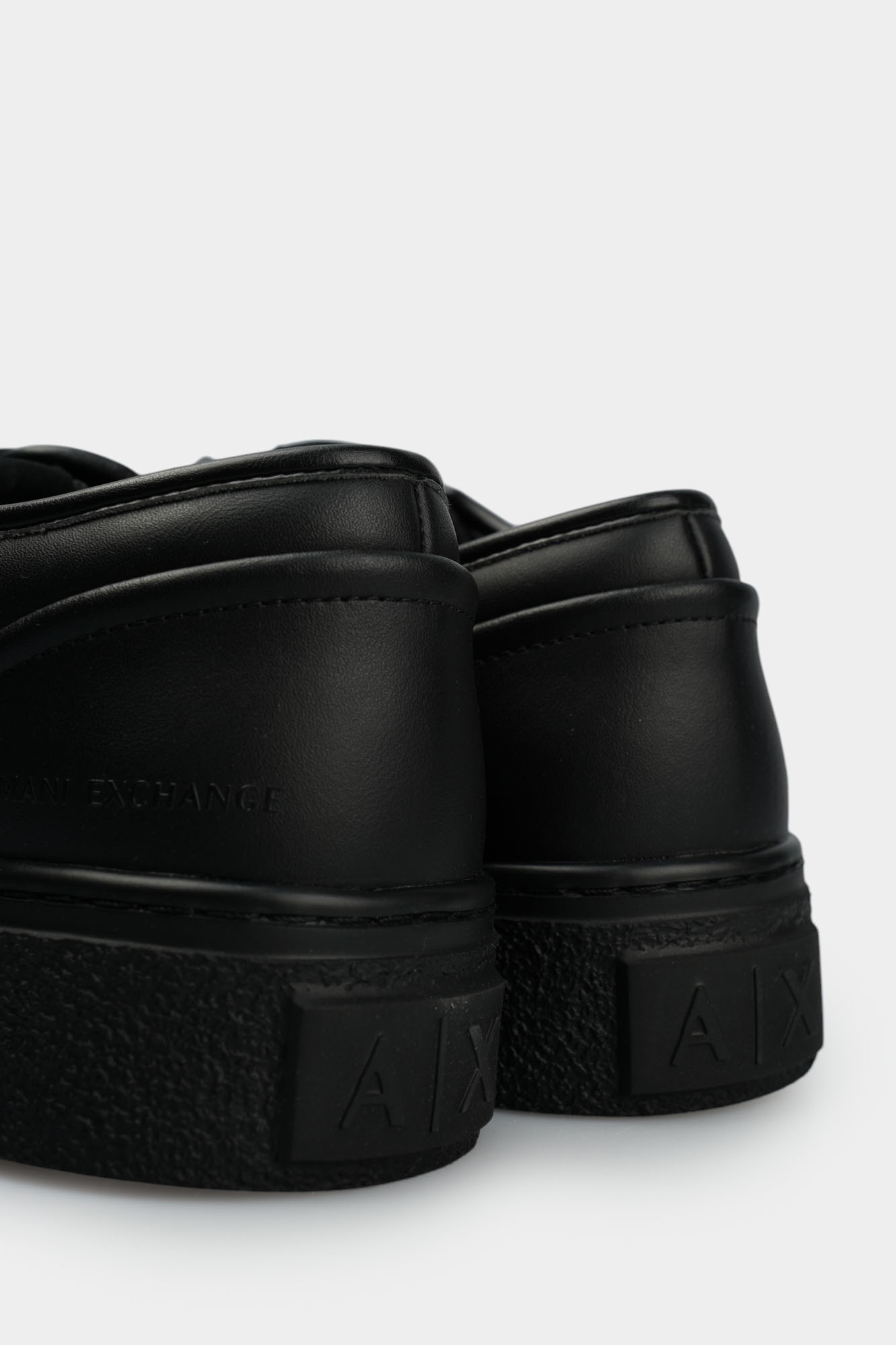 XUX243_XV913 Кеды Armani Exchange Черный
