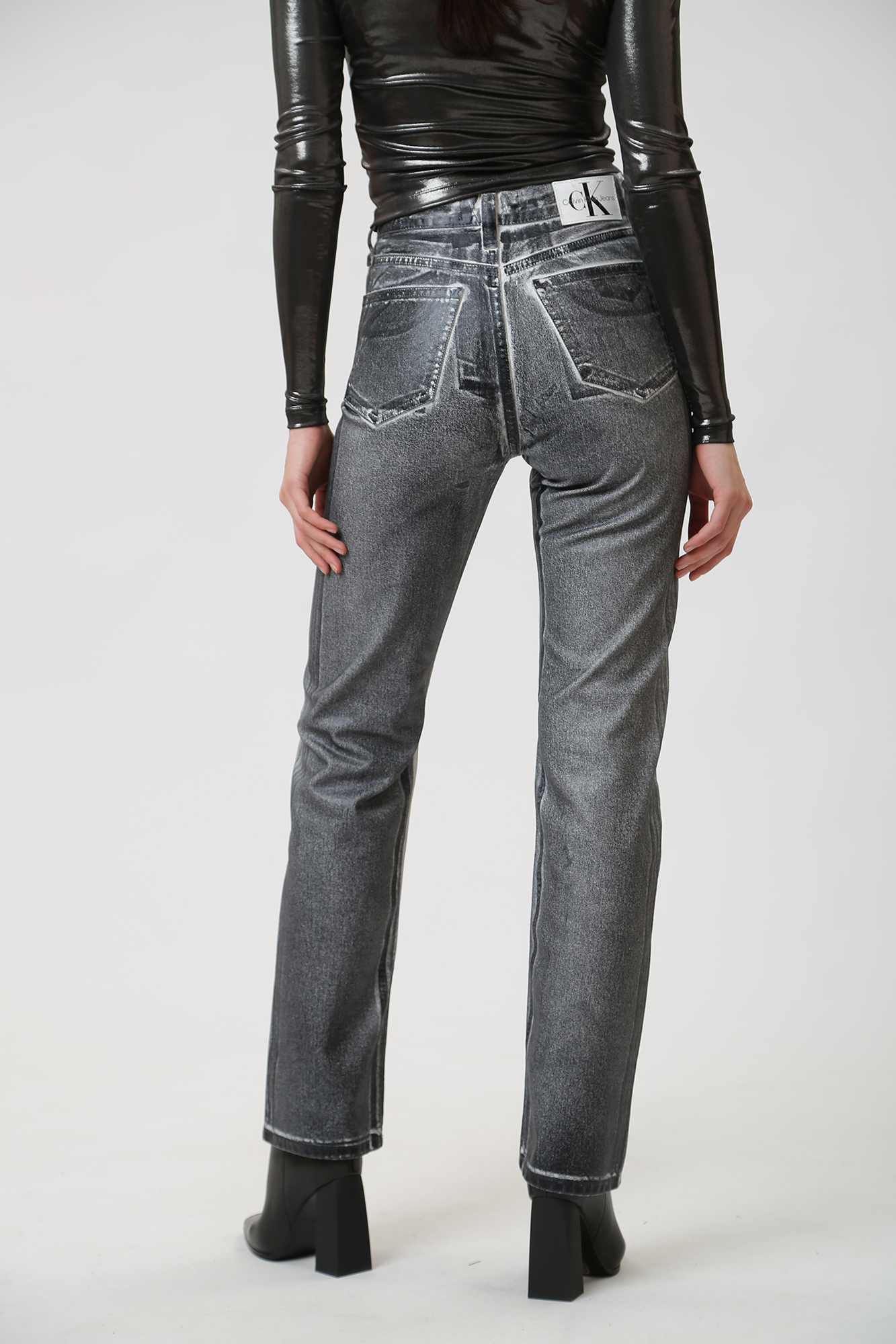 J20J222453 джинсы high rise straight  calvin klein jeans 