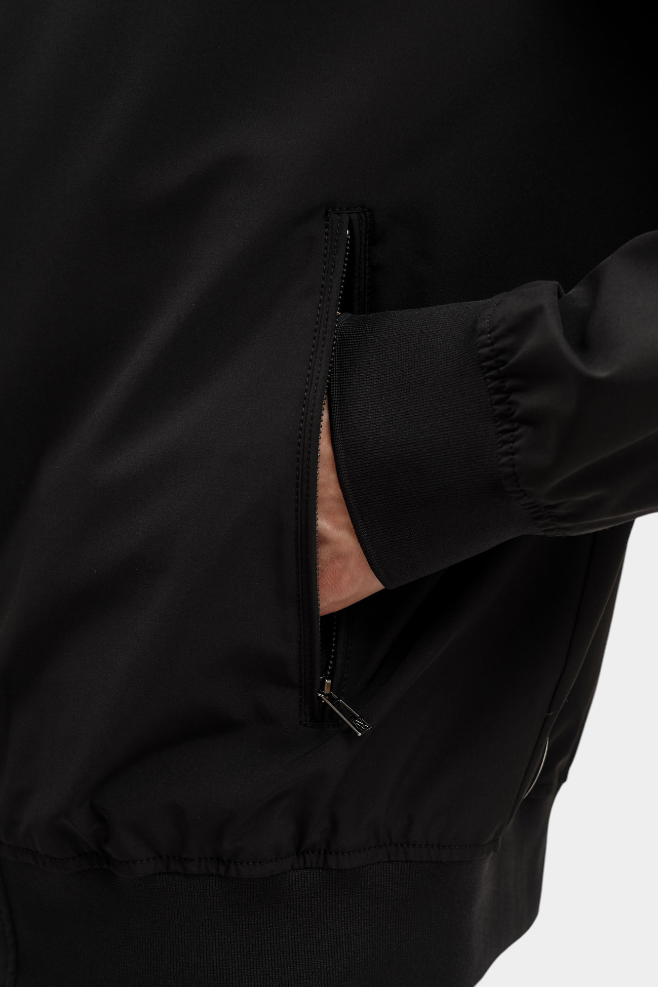 XM002139_AF22536 Ветровка Armani Exchange Черный