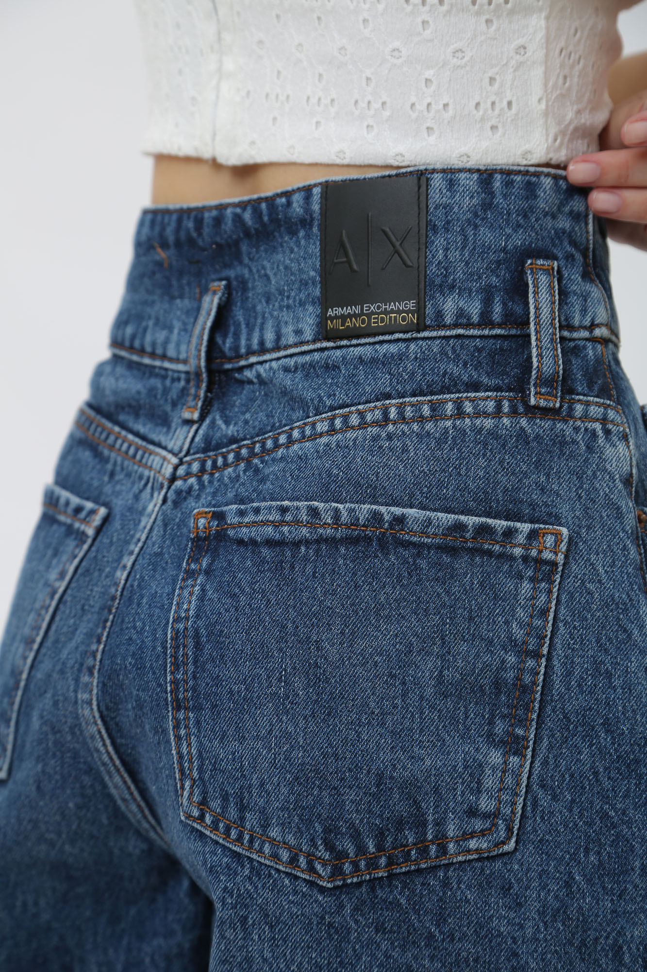 3DYJ71_Y16EZ шорты джинсовые armani exchange 