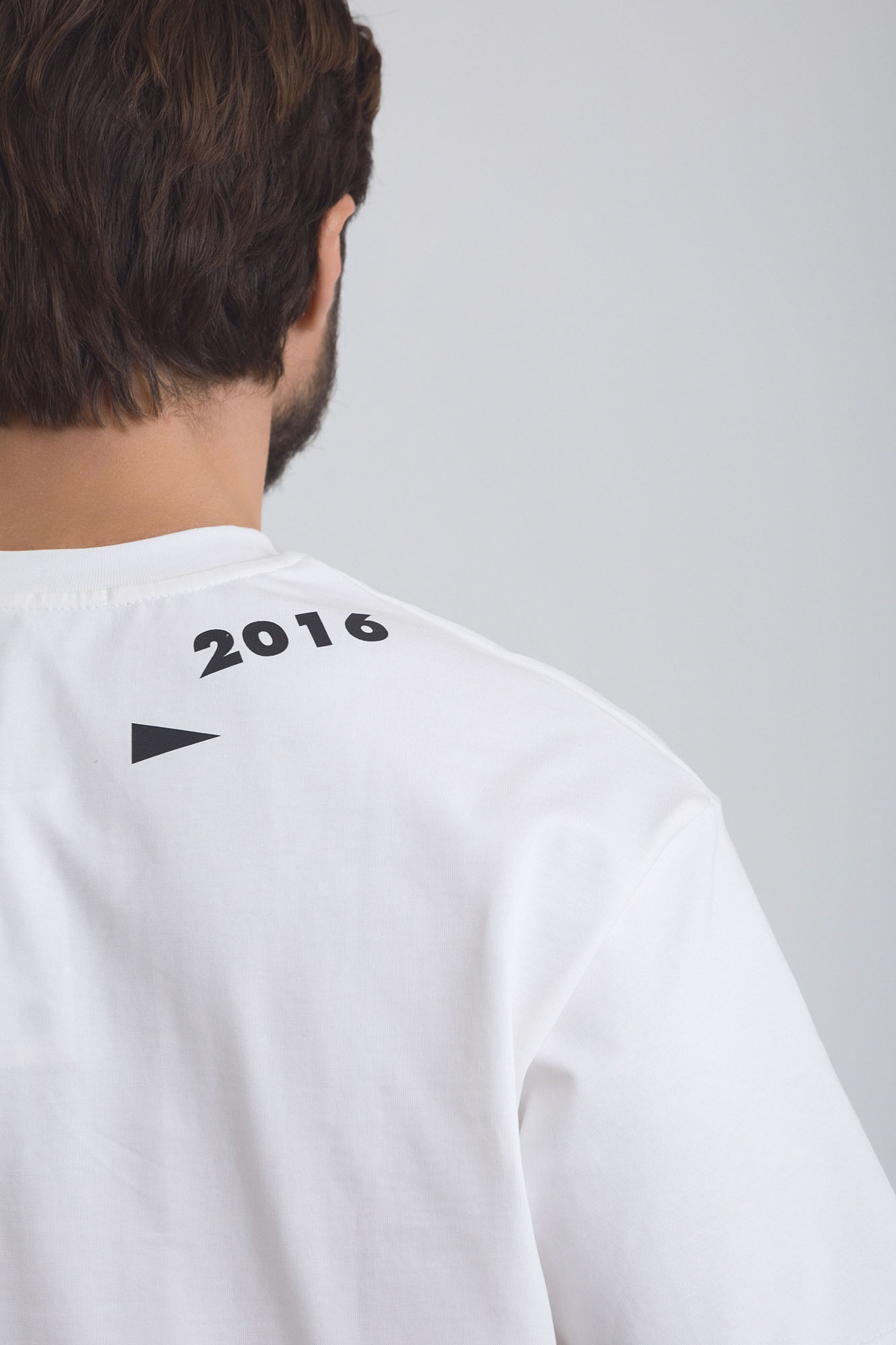 M-252-P-56-2008 Футболка The Hills Молочный