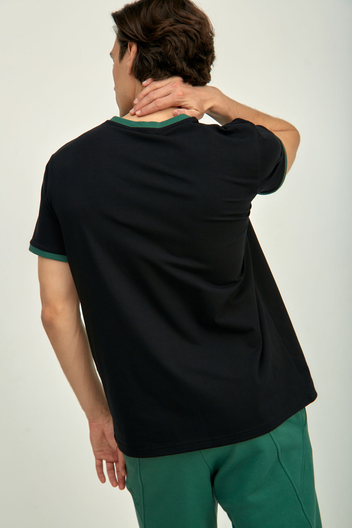 M-241-P-22-0090 Футболка The Hills Черный