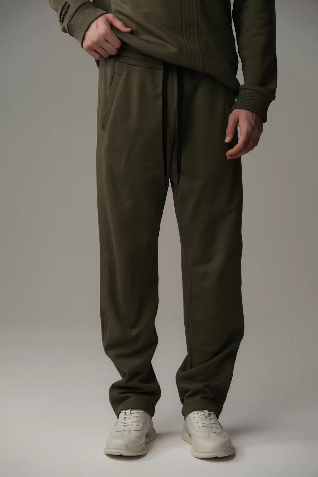 M-251-P-20-0011 Брюки спортивные The Hills Хаки