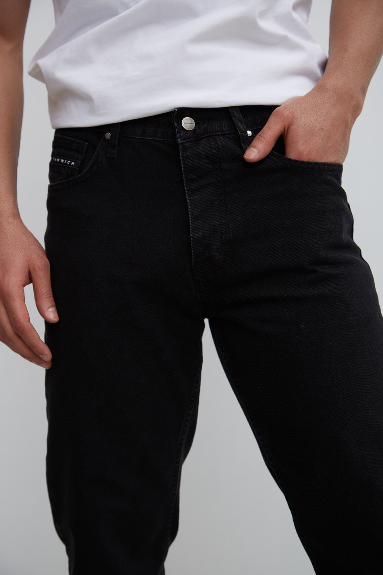 VM-231-33-011 Джинсы Carot  Van Mich Черный