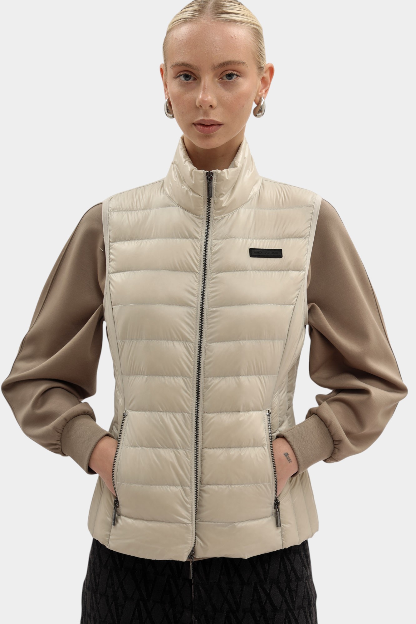 XW001921_AF18757 жилет пуховый armani exchange 