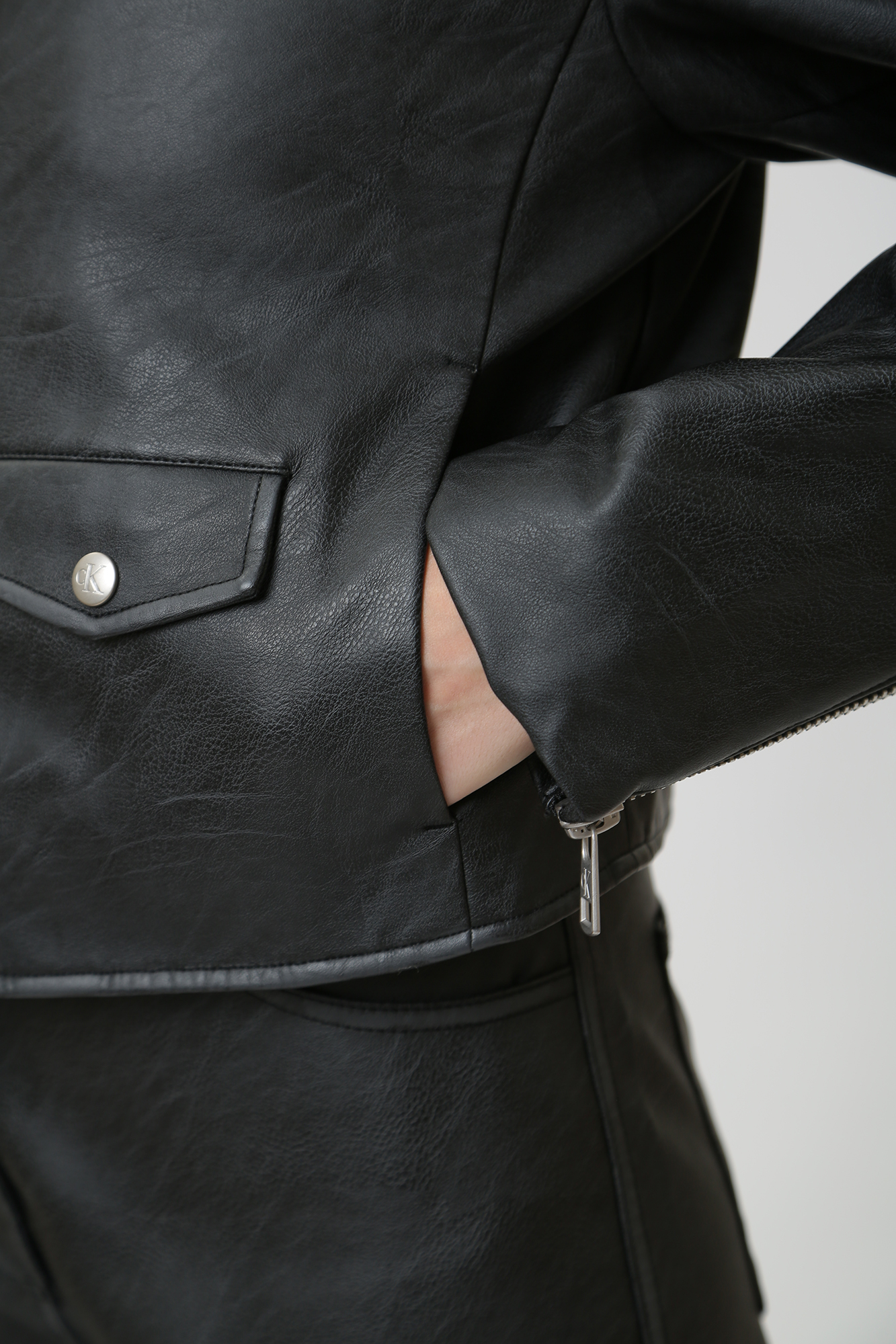 J20J222553 куртка кожаная calvin klein jeans 