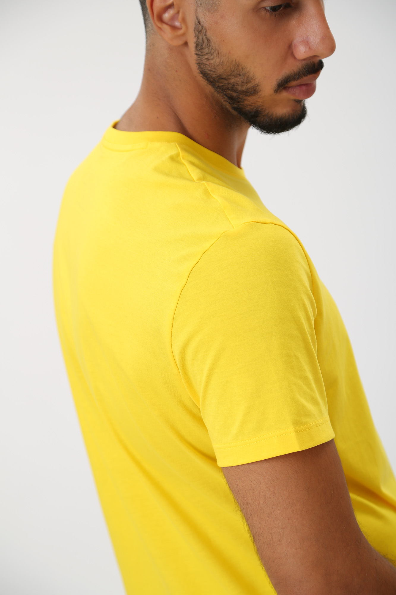 6RZTAG_ZJA5Z Футболка  Armani Exchange Желтый