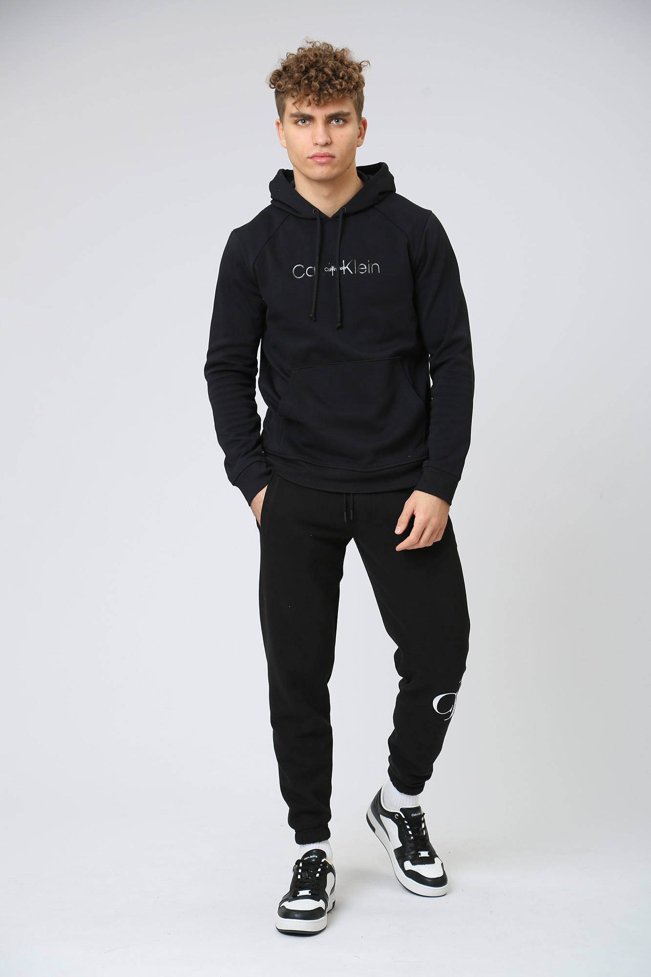 00GMF2W320 Худи Calvin Klein Черный