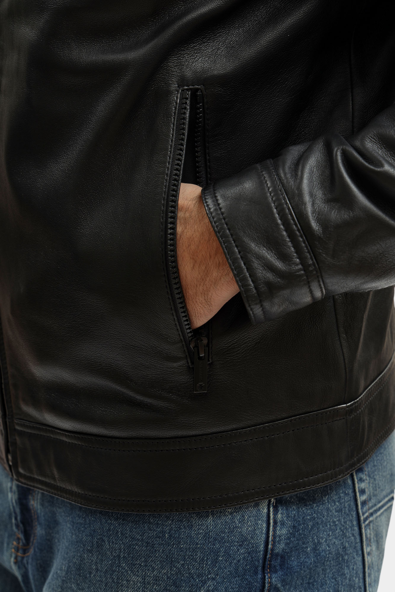 80101468_110157 Куртка кожаная Strellson Черный