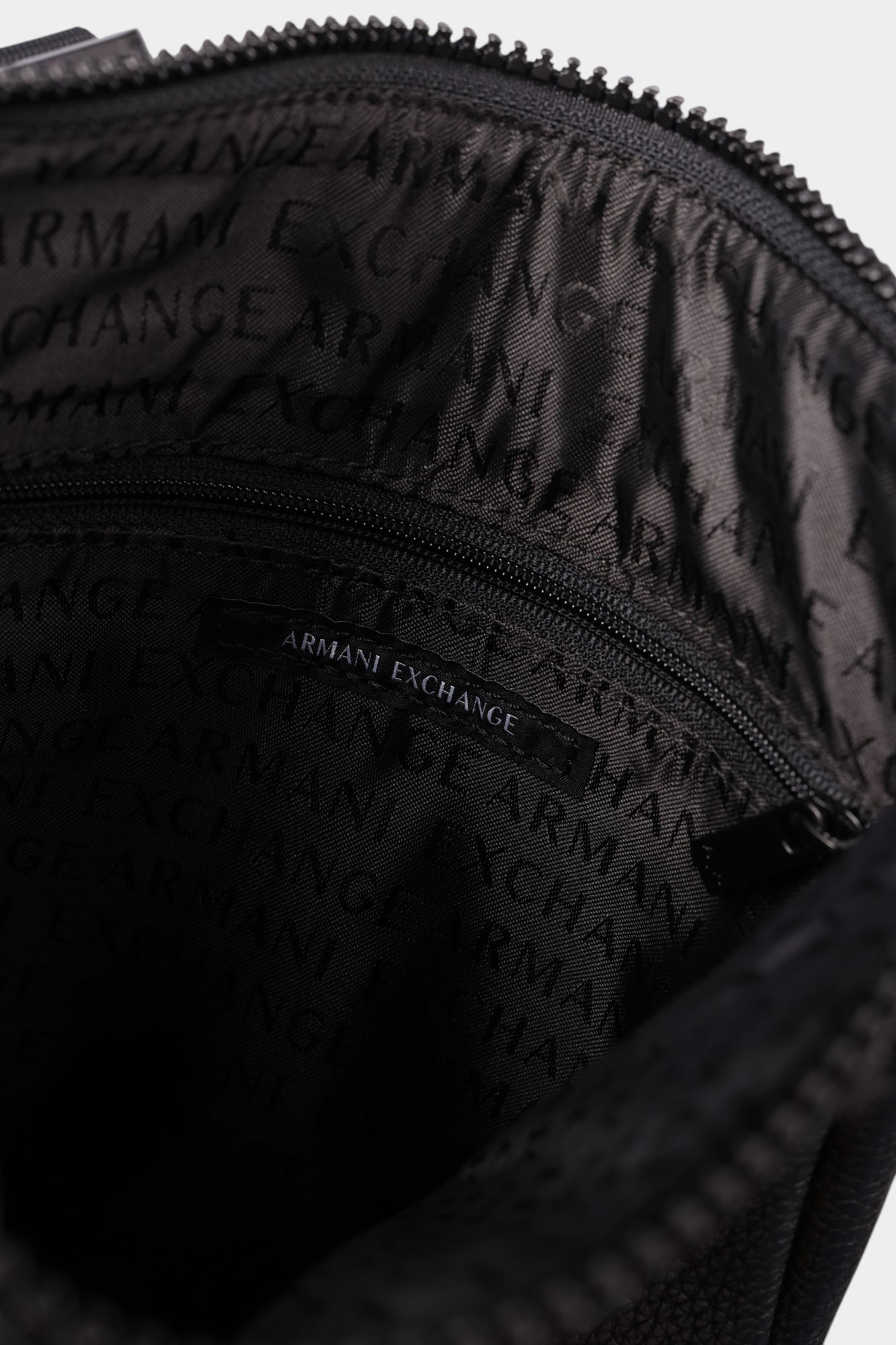 XM001623_AF17211 Сумка Armani Exchange Черный