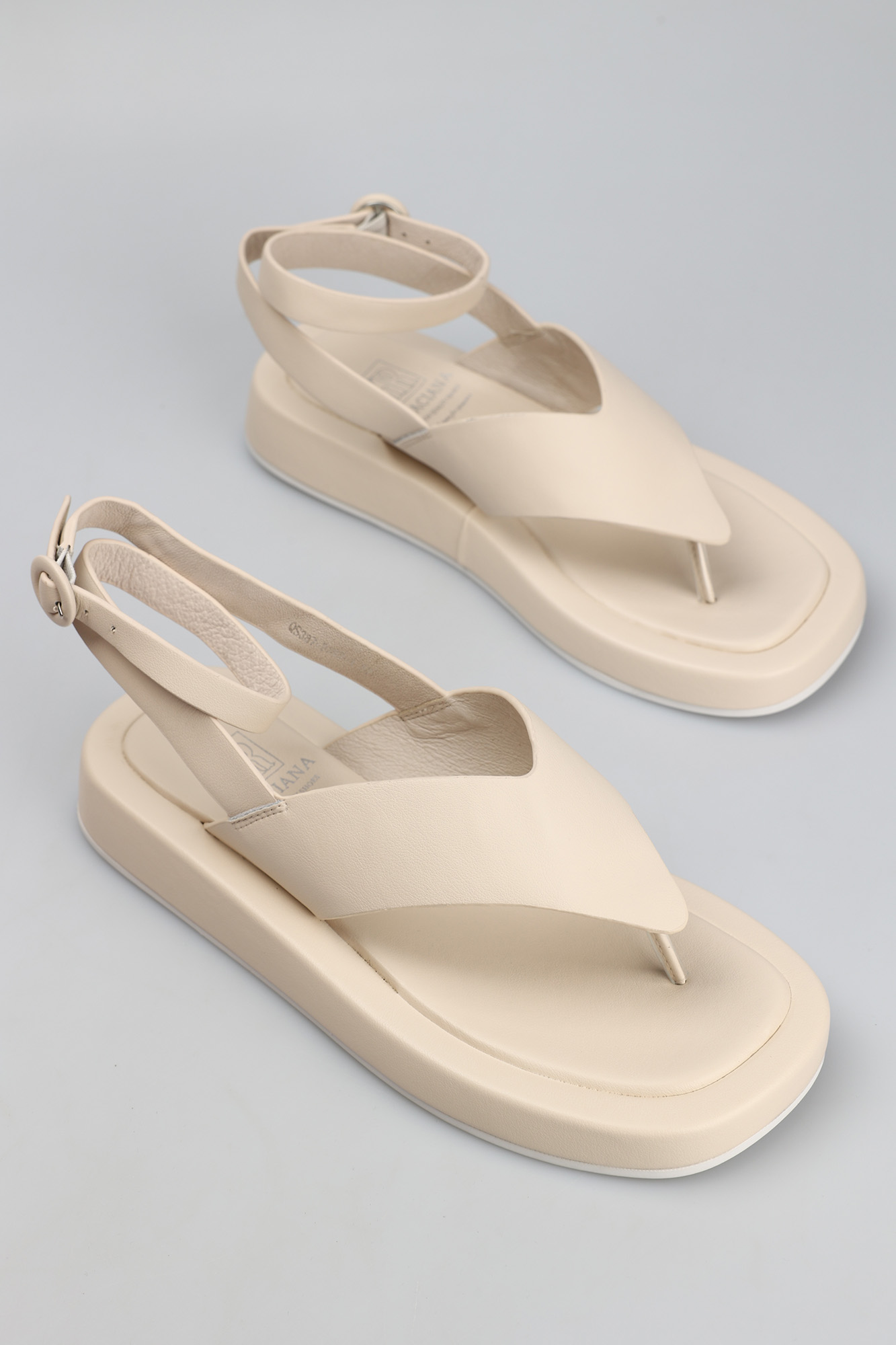 QS387-F207 Сандалии Graciana Молочный