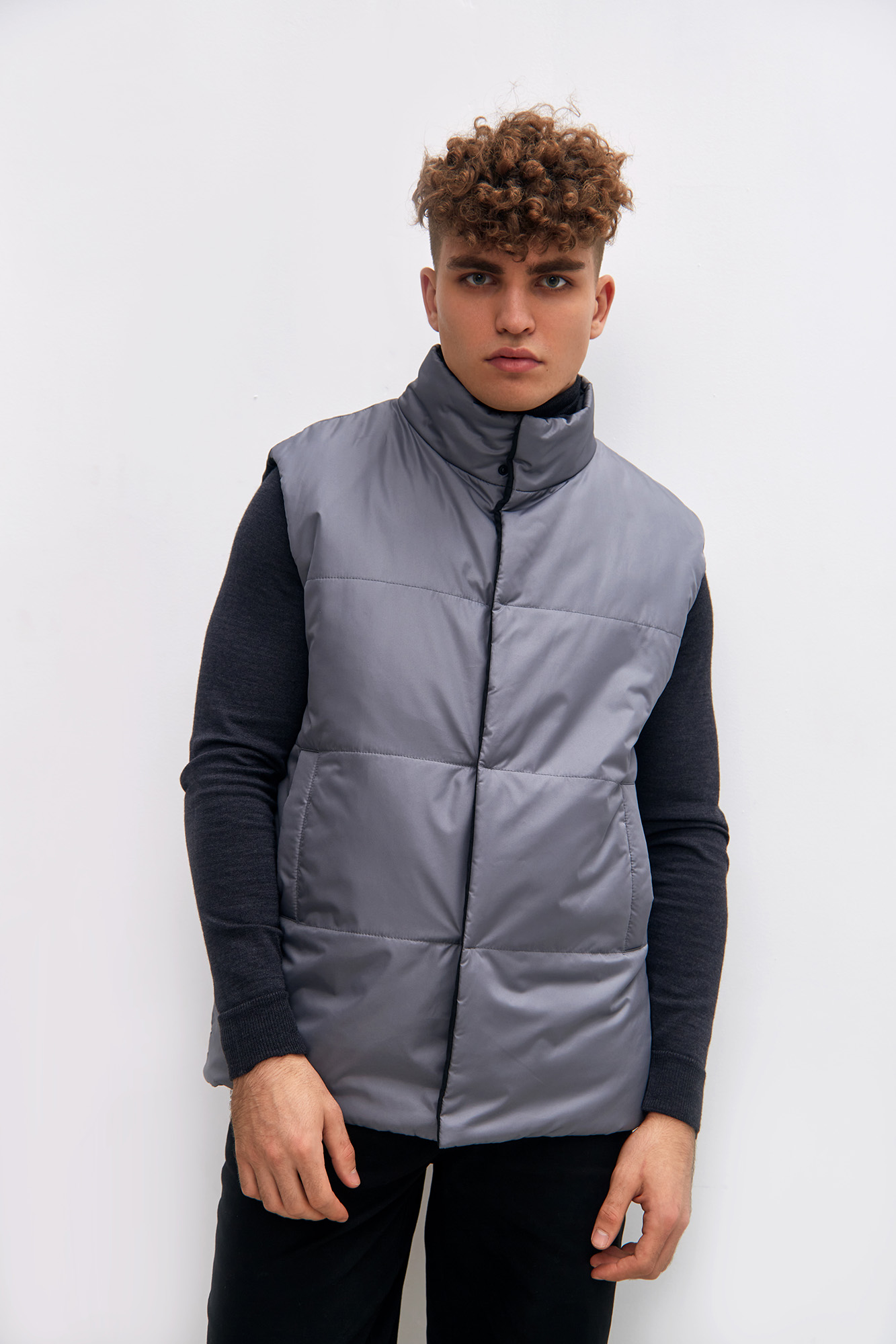 M-231-P-107-0011 Жилет The Hills Серый