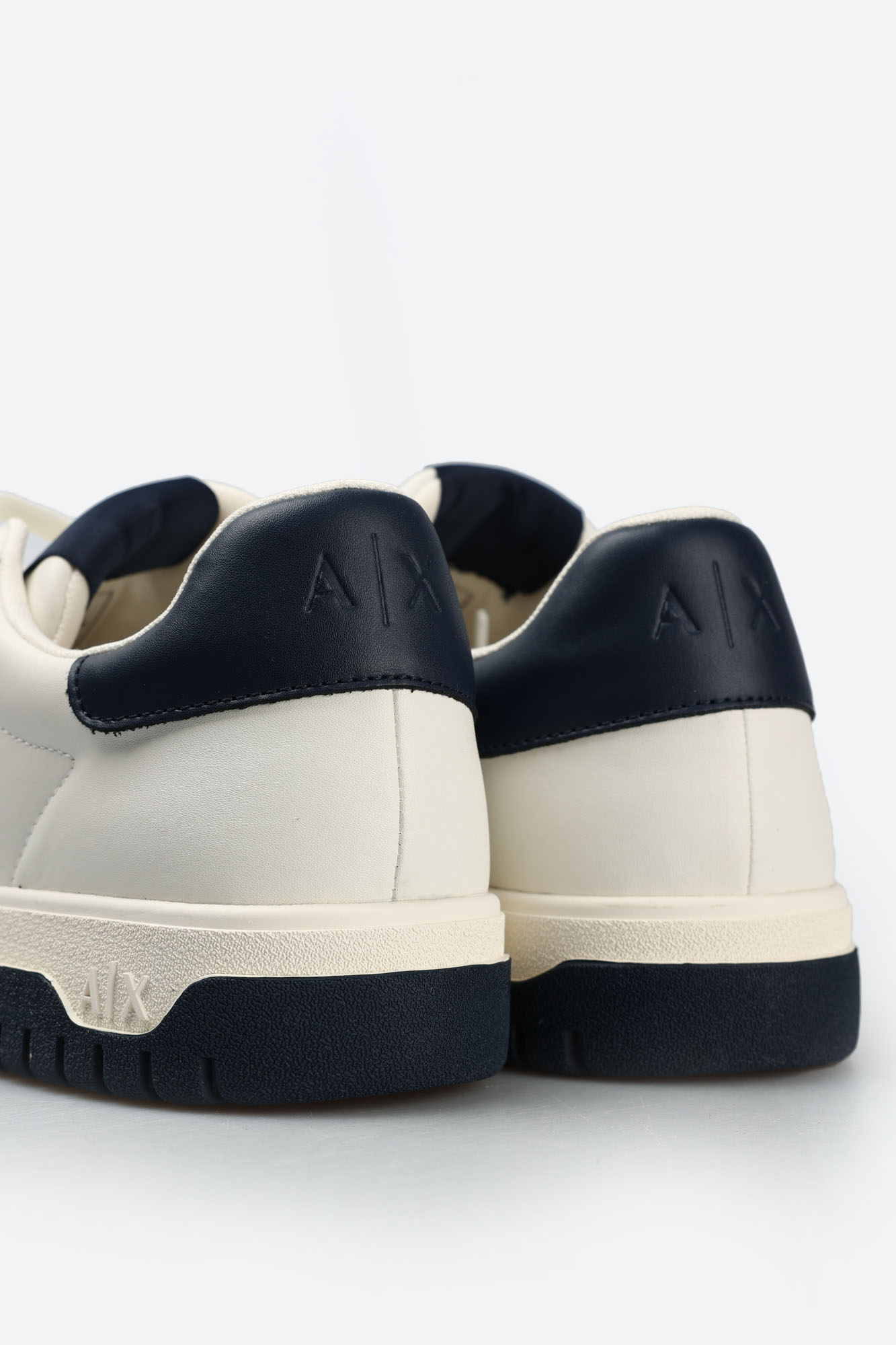 XUX212_XV823 Кеды Armani Exchange Белый