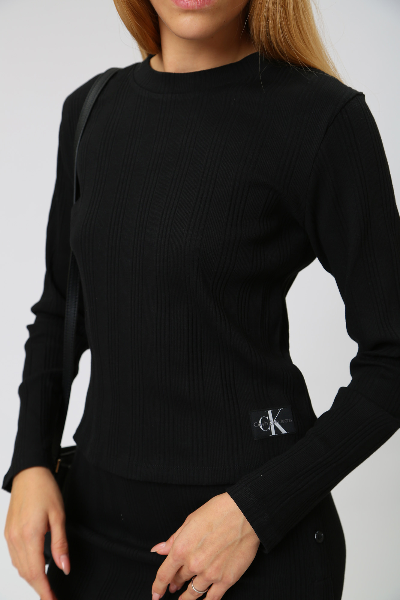 J20J221596 лонгслив calvin klein jeans 