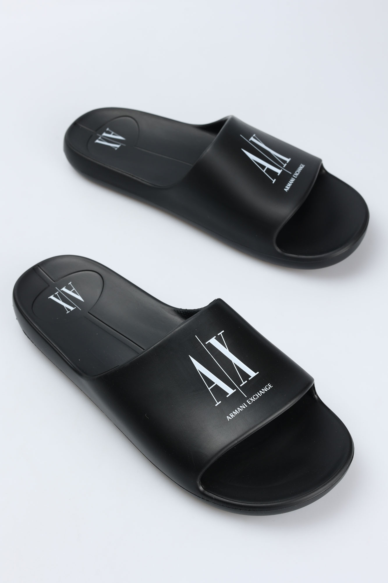 XUP012_XV675 Шлепанцы Armani Exchange Черный