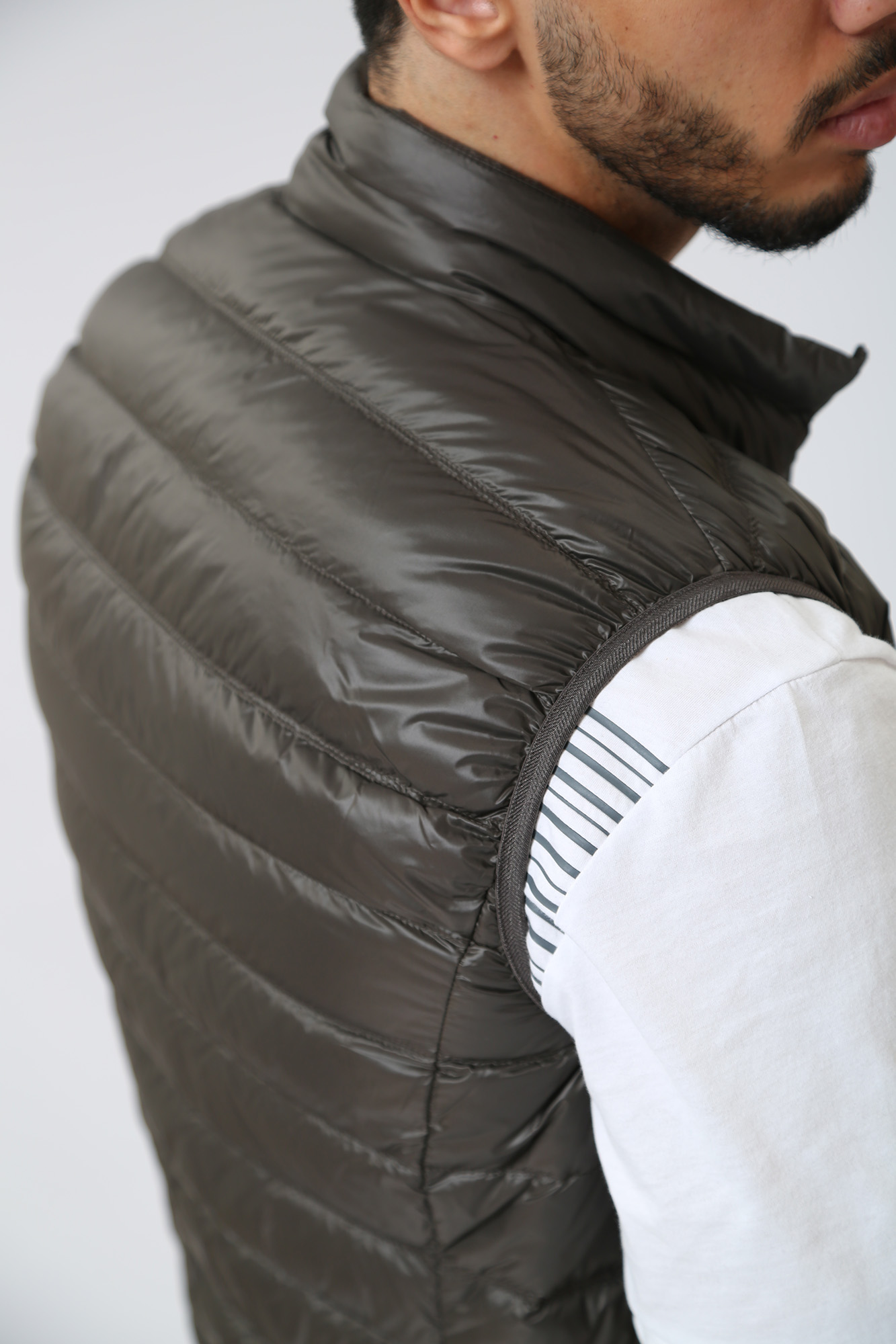 8NPQ01_PN29Z Жилет пуховый EA7 Серый