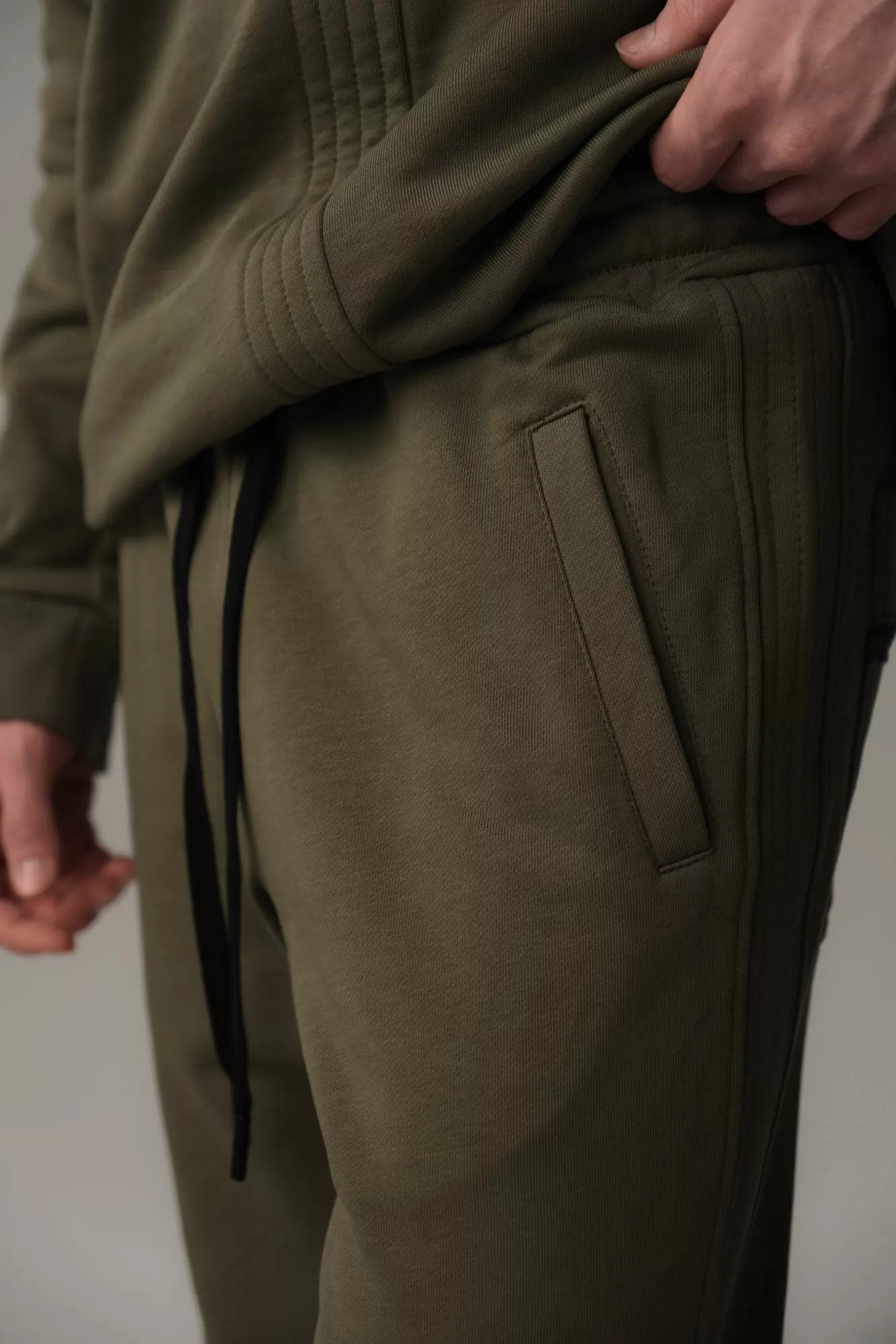 M-251-P-20-0011 Брюки спортивные The Hills Хаки