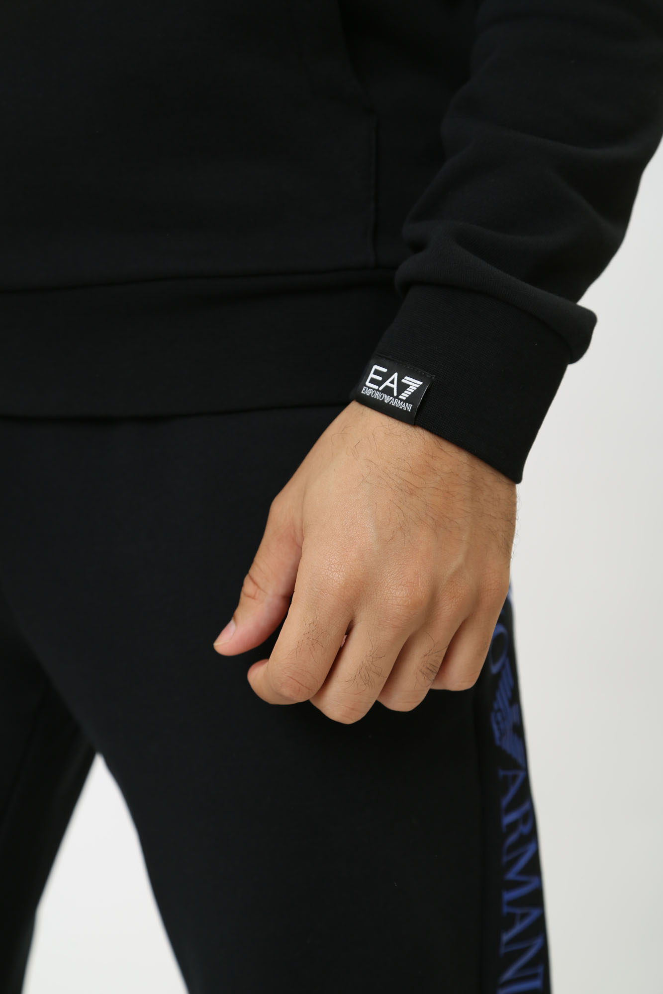 3DPM64_PJSHZ_1200 Худи EA7 Черный