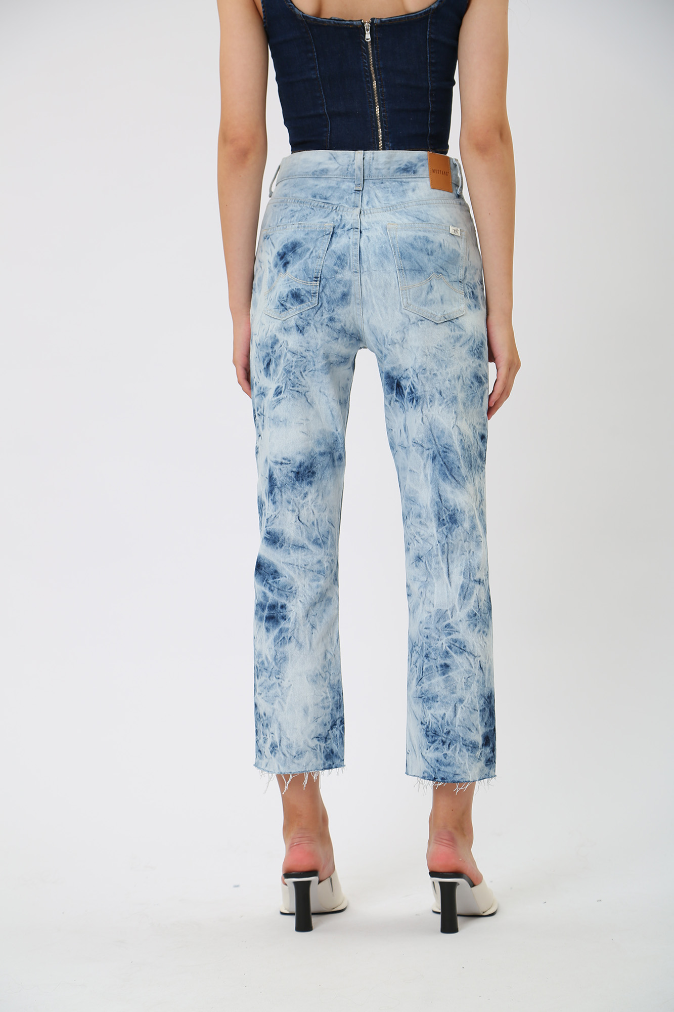 1013872-5000 брюки джинсовые mustang 