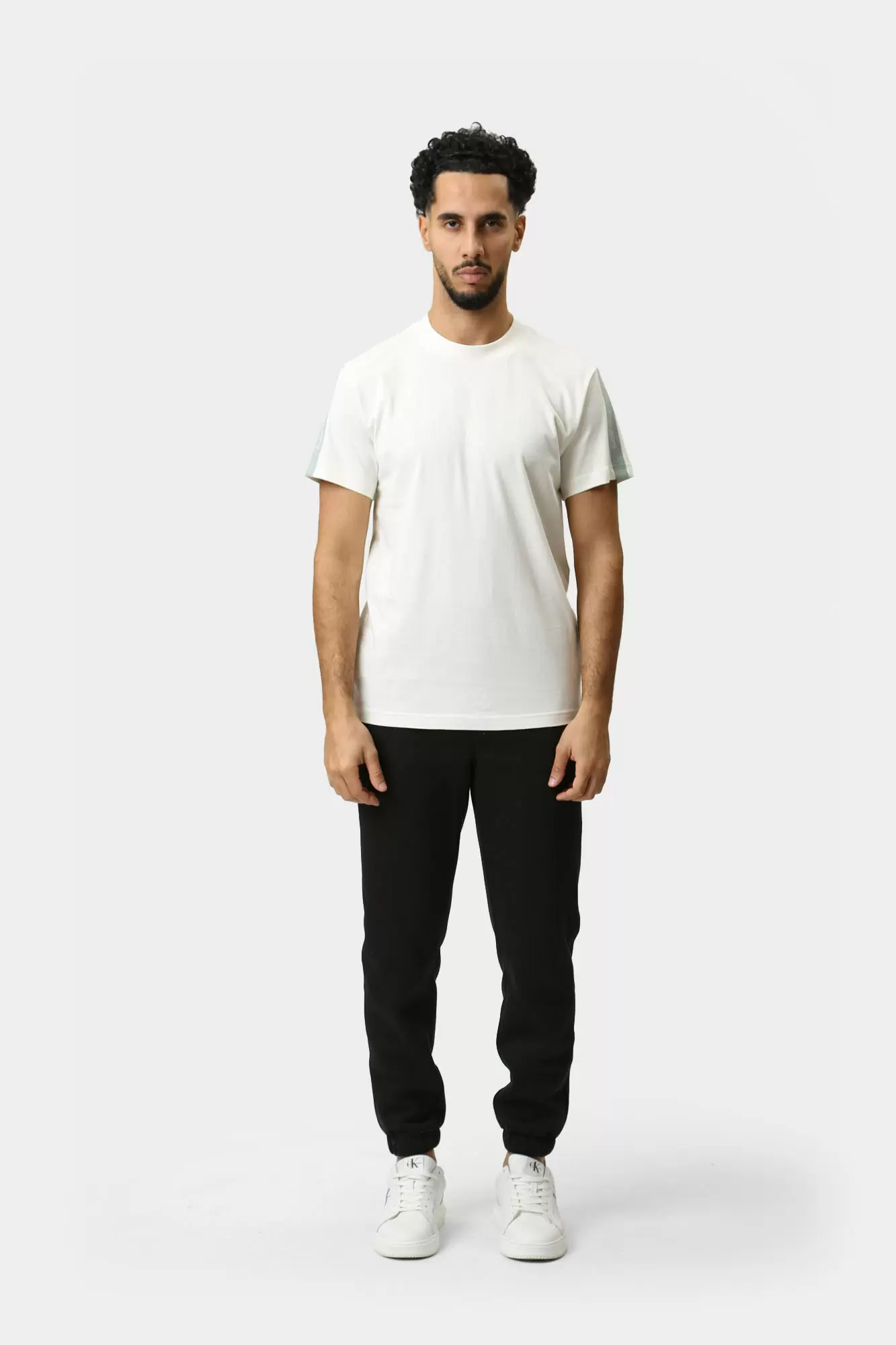 J30J325653 Футболка Calvin Klein Jeans Молочный