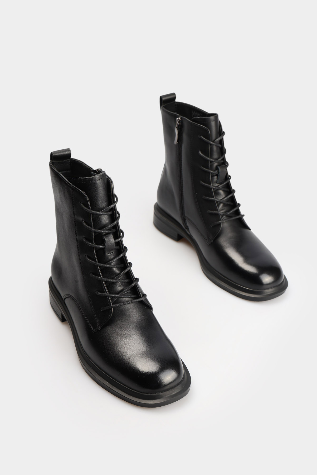 MC21860-WT Ботинки Marc Cony Черный