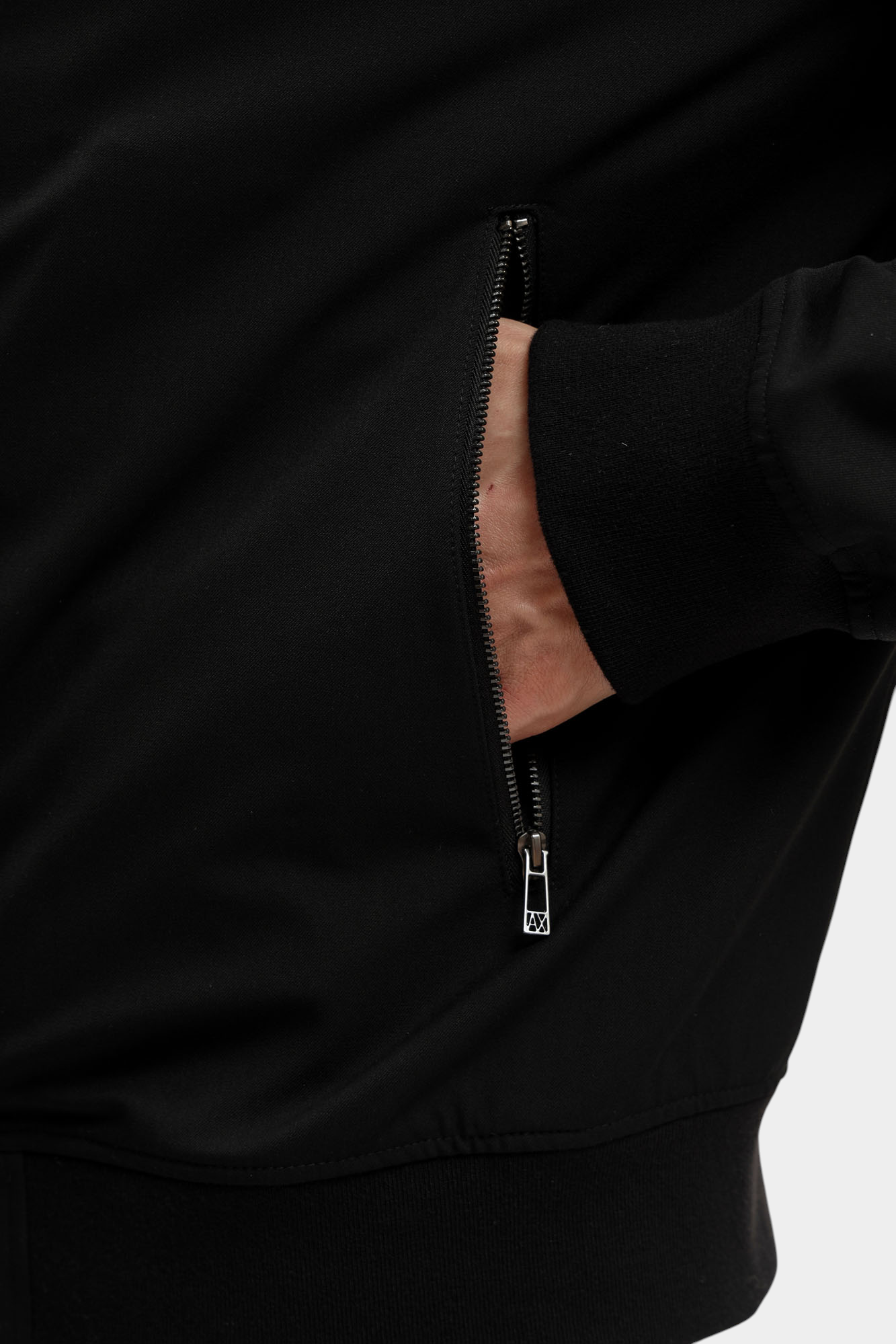 XM002874_AF25462 Бомбер Armani Exchange Черный