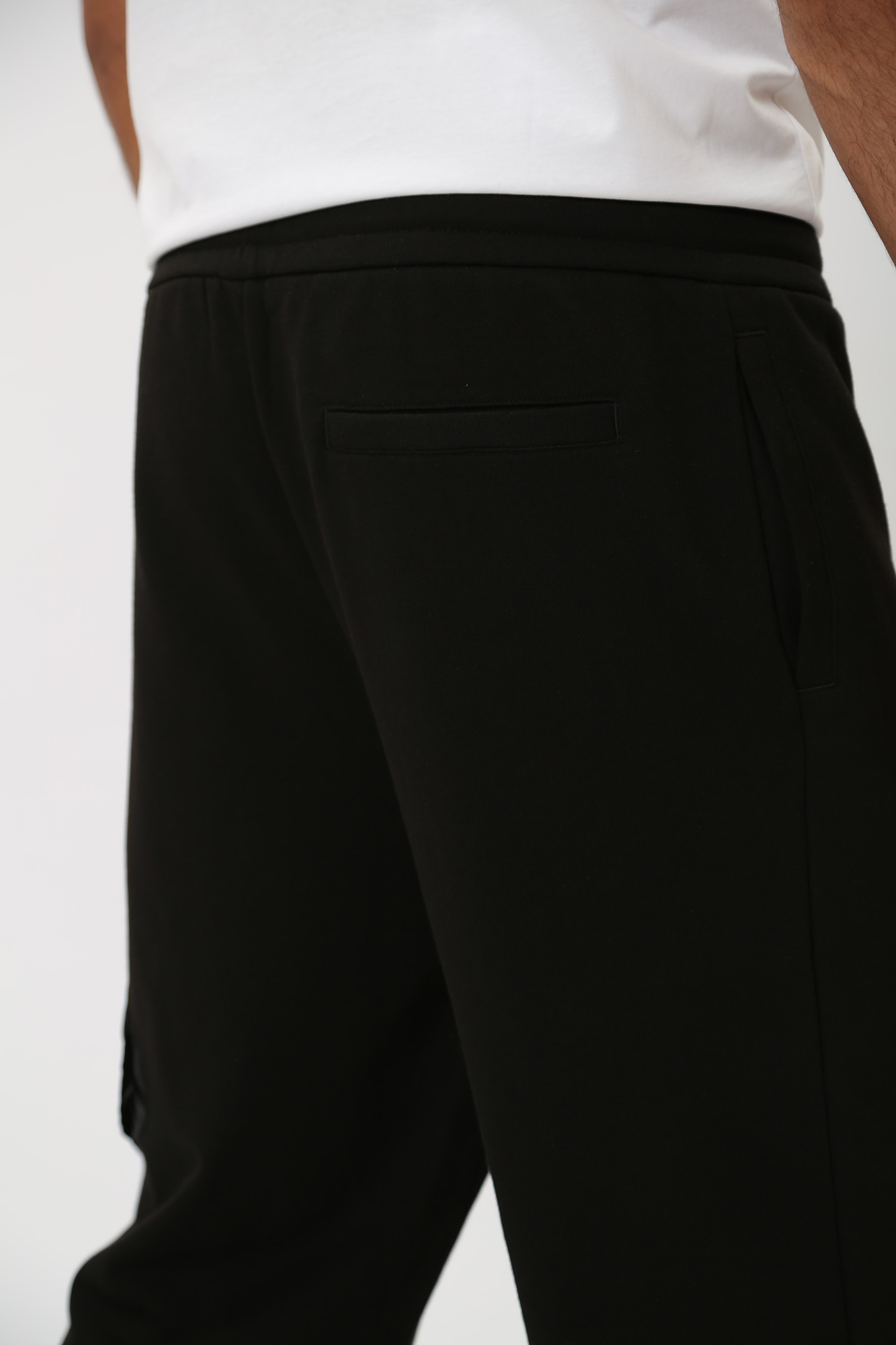 6RZPHA_ZJDGZ Брюки спортивные  Armani Exchange Черный