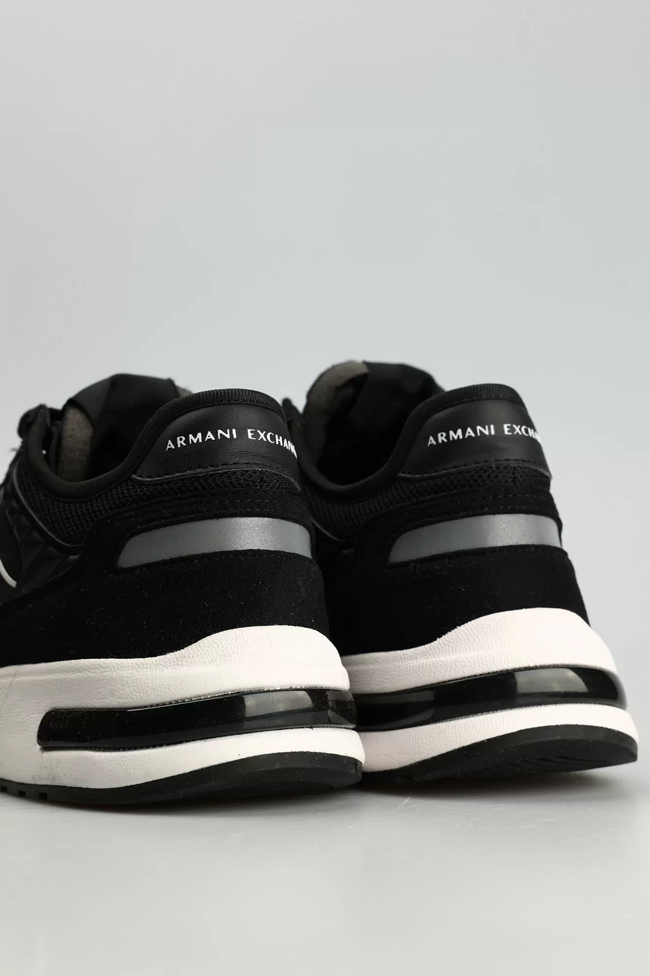 XUX090_XV276 Кроссовки Armani Exchange Черный