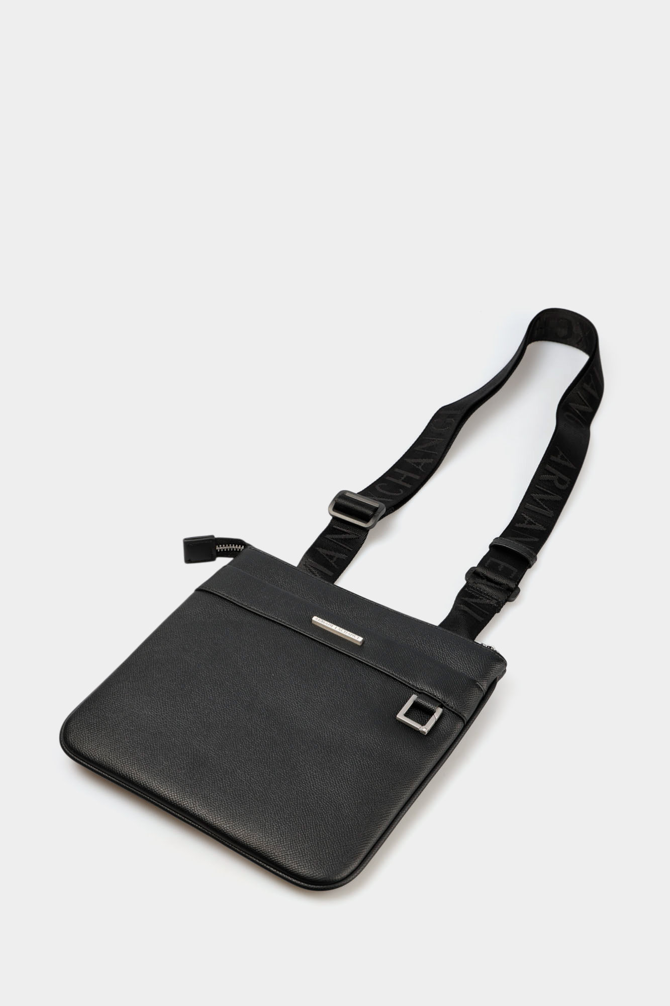 XM002039_AF19931 Сумка Armani Exchange Черный