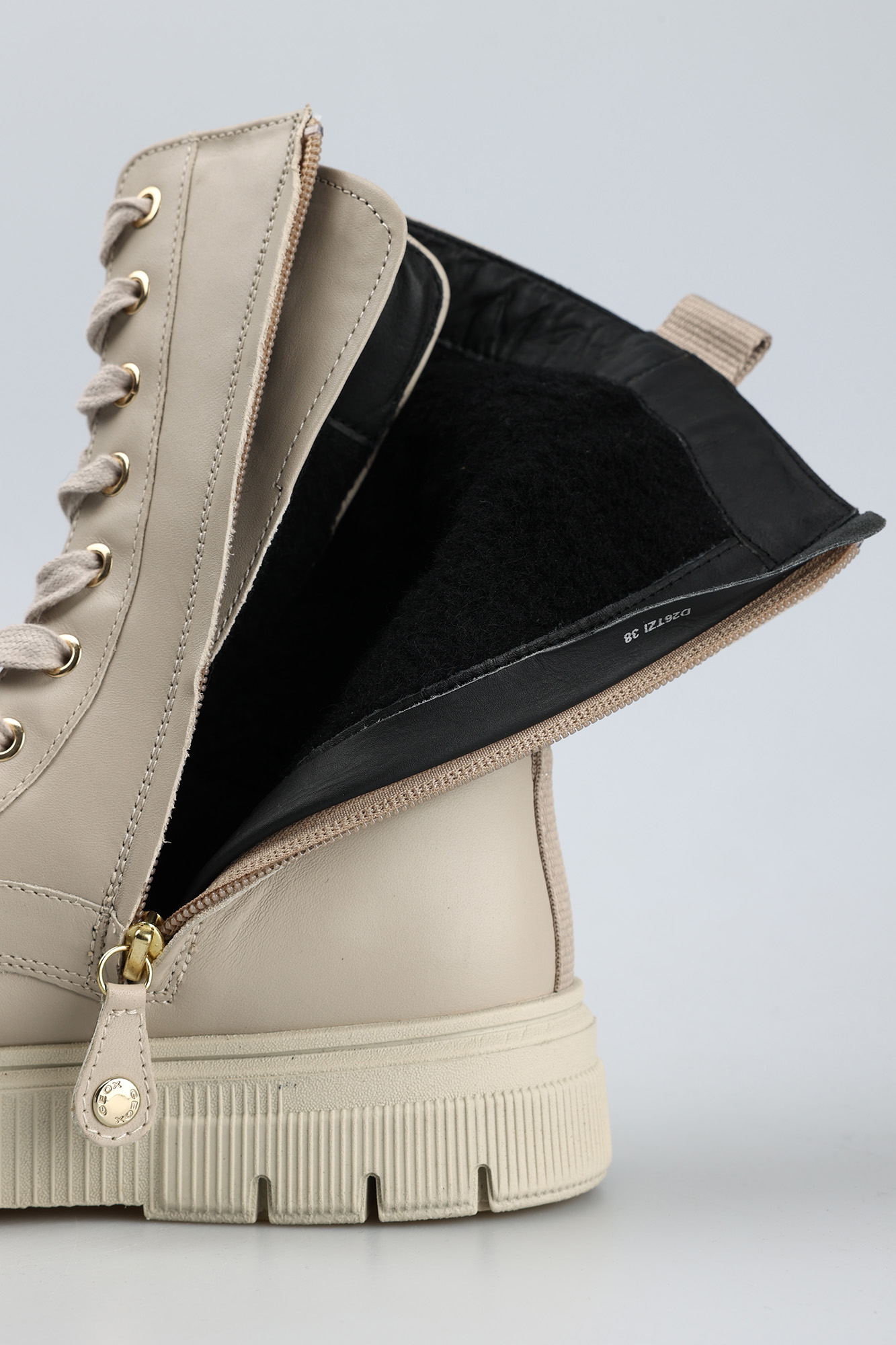 D26TZI00085C6 Ботинки Geox Молочный