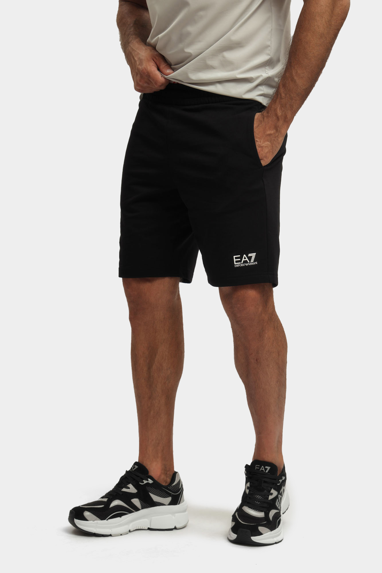 8NPS65_PJVRZ_1200 Шорты трикотажные EA7 Черный