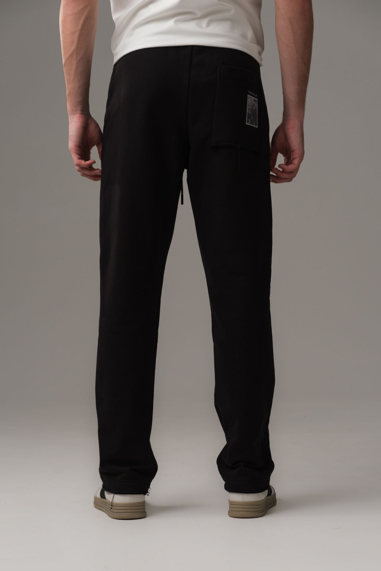 M-251-P-20-0063 Брюки спортивные The Hills Черный