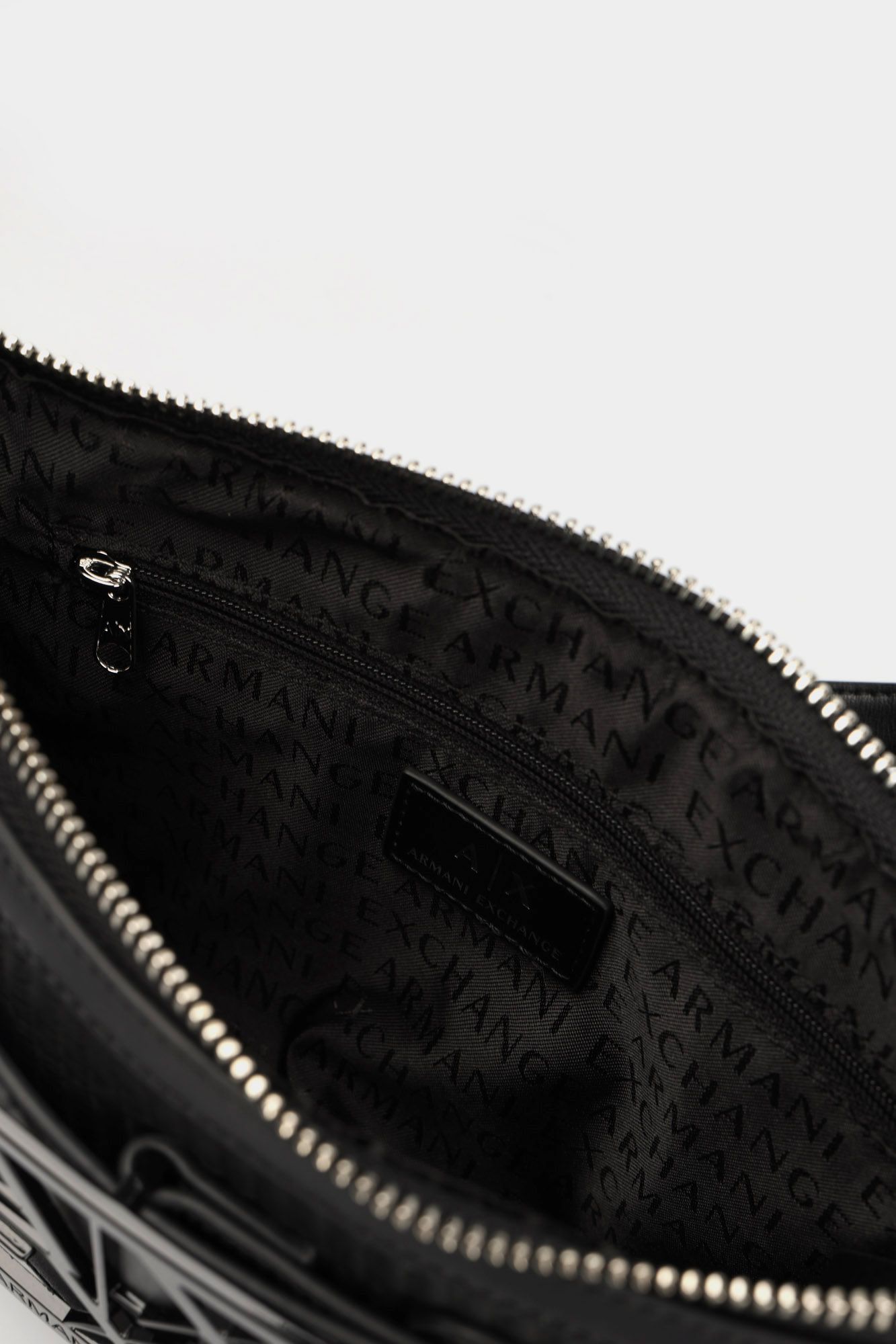 XW000921_AF13673 Сумка Armani Exchange Черный