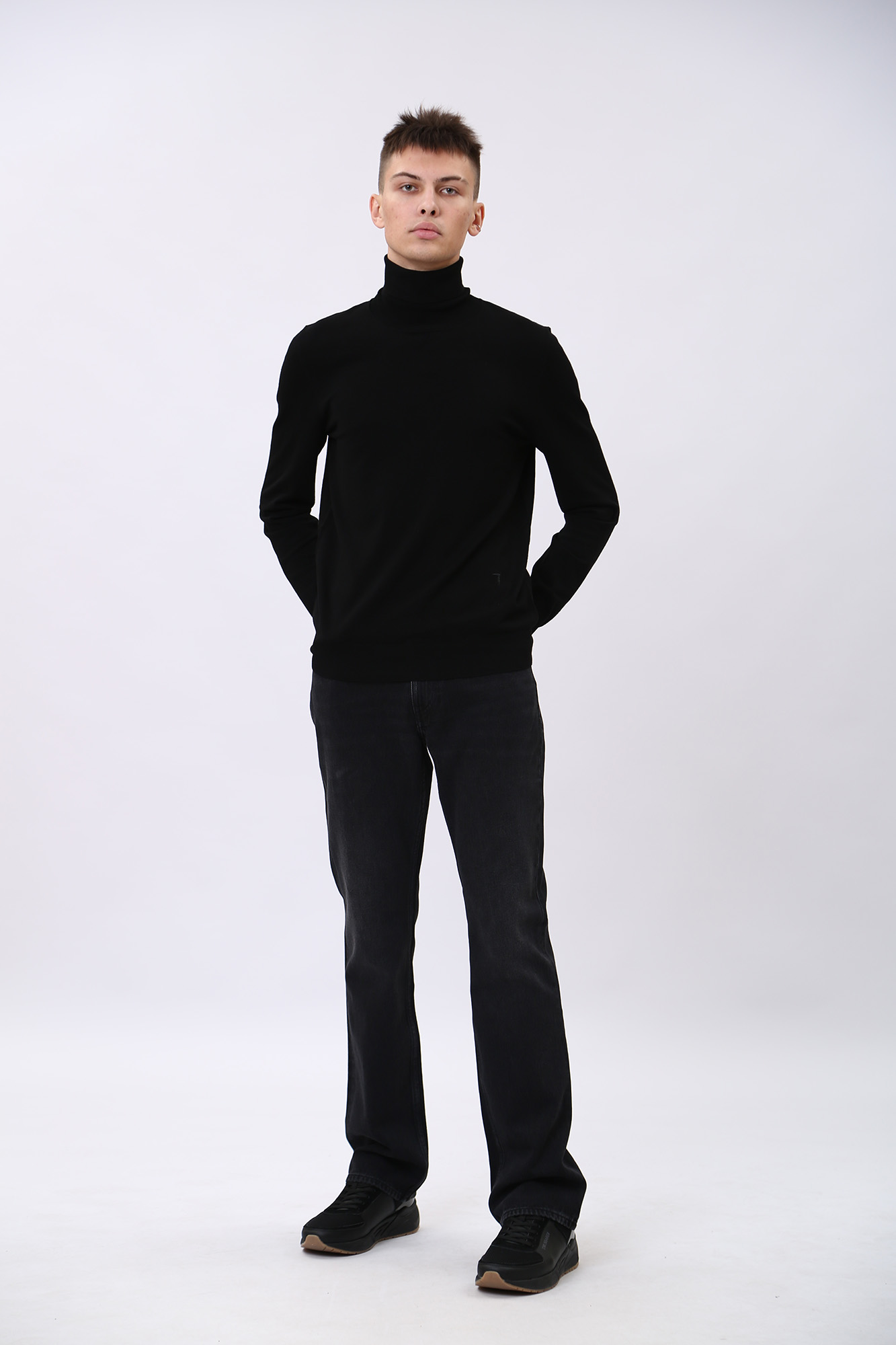 52J00119-1T005935-C-032 Джинсы Trussardi Черный